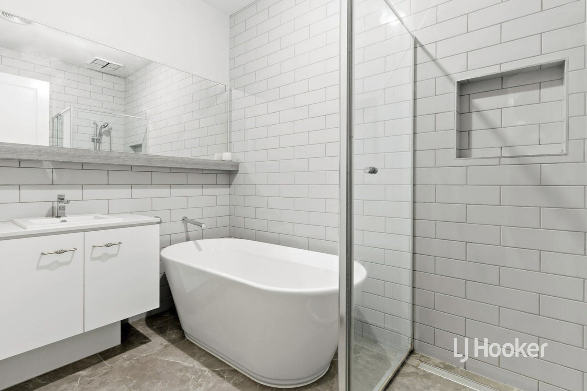 19 Eaglemont Way — photo 4 of 15
