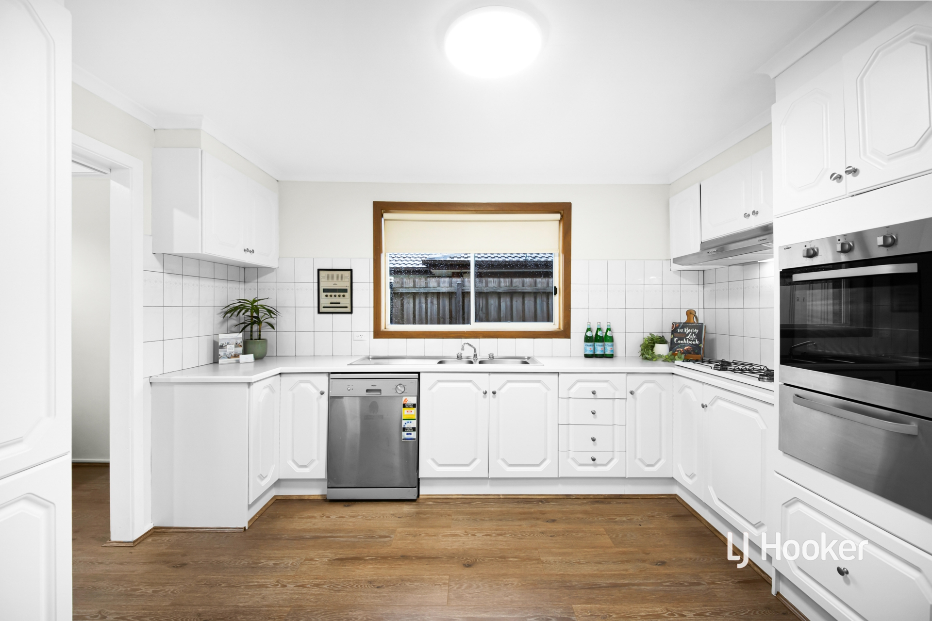 16 Devenport Court, ALTONA MEADOWS