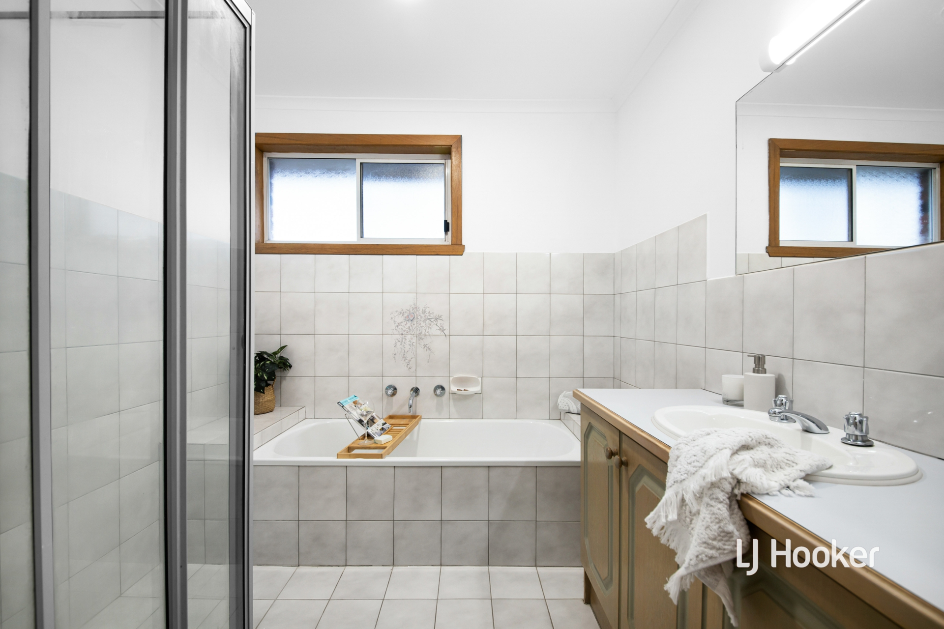 16 Devenport Court, ALTONA MEADOWS
