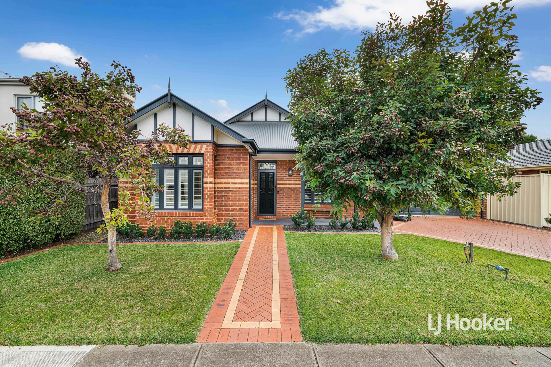 17 Creswick Drive, POINT COOK