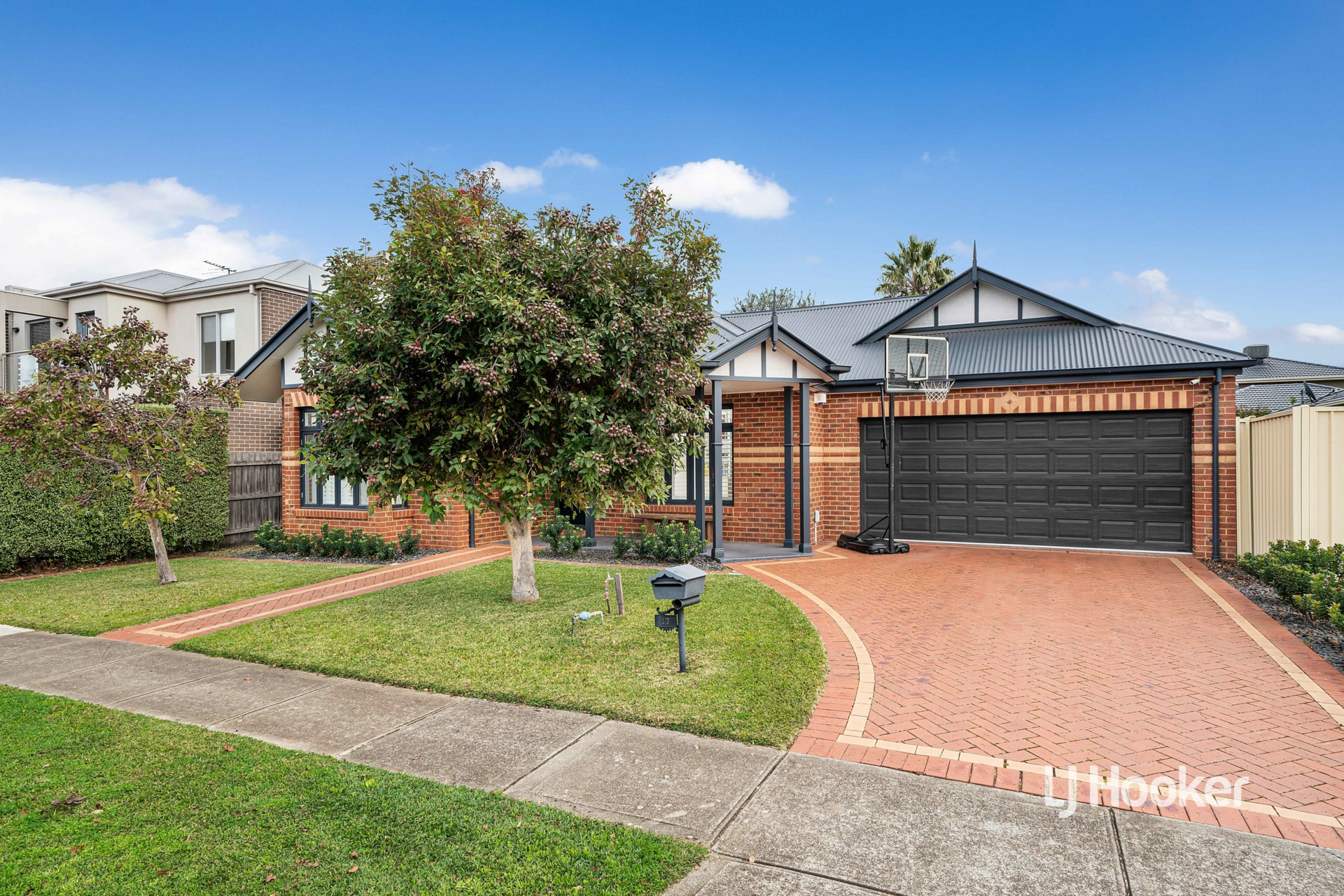 17 Creswick Drive, POINT COOK