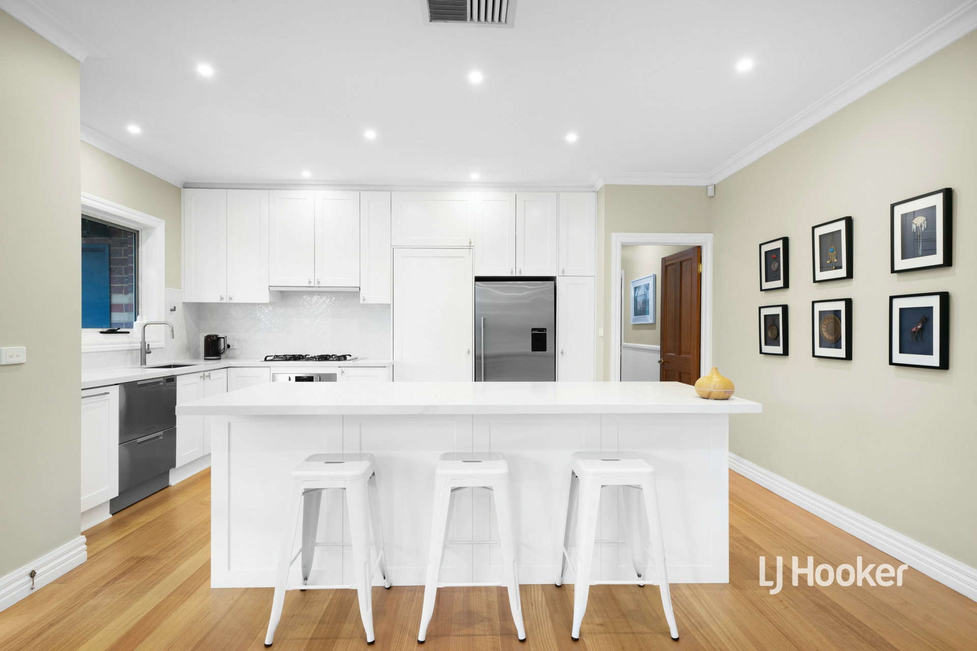 17 Creswick Drive, POINT COOK