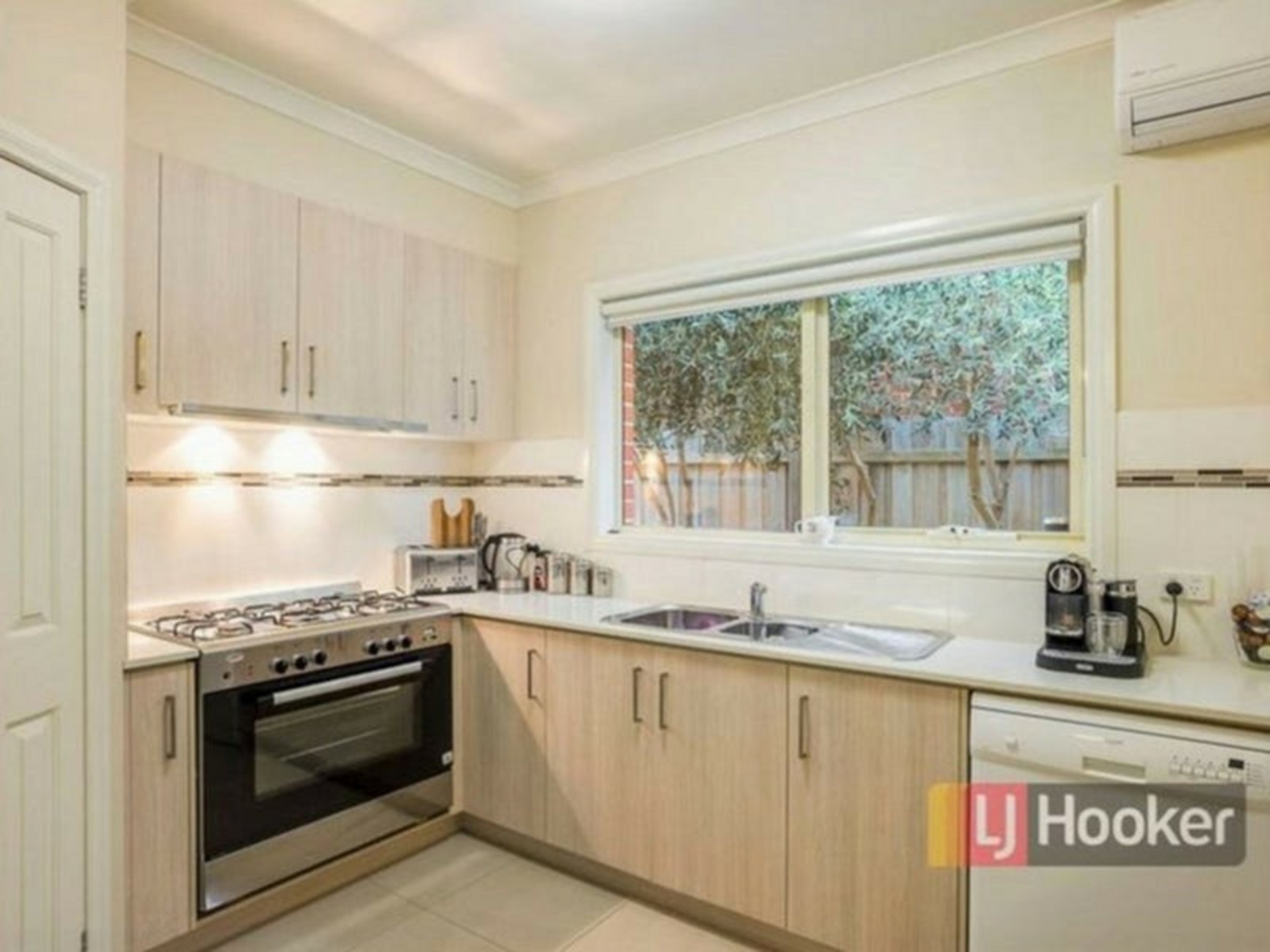 2/22 Yankos Drive Werribee VIC Property Details LJ Hooker