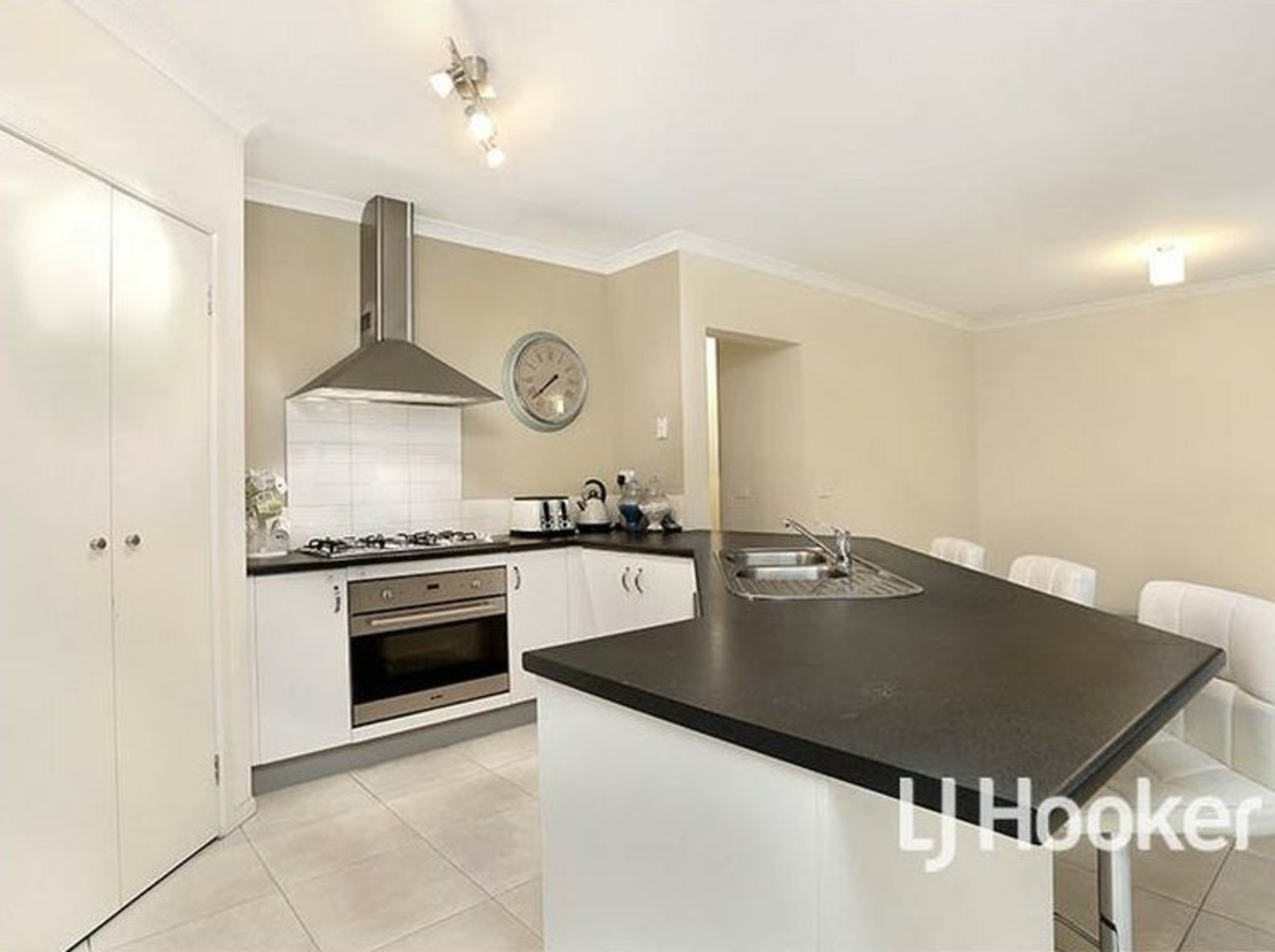22 Juniper Avenue, POINT COOK