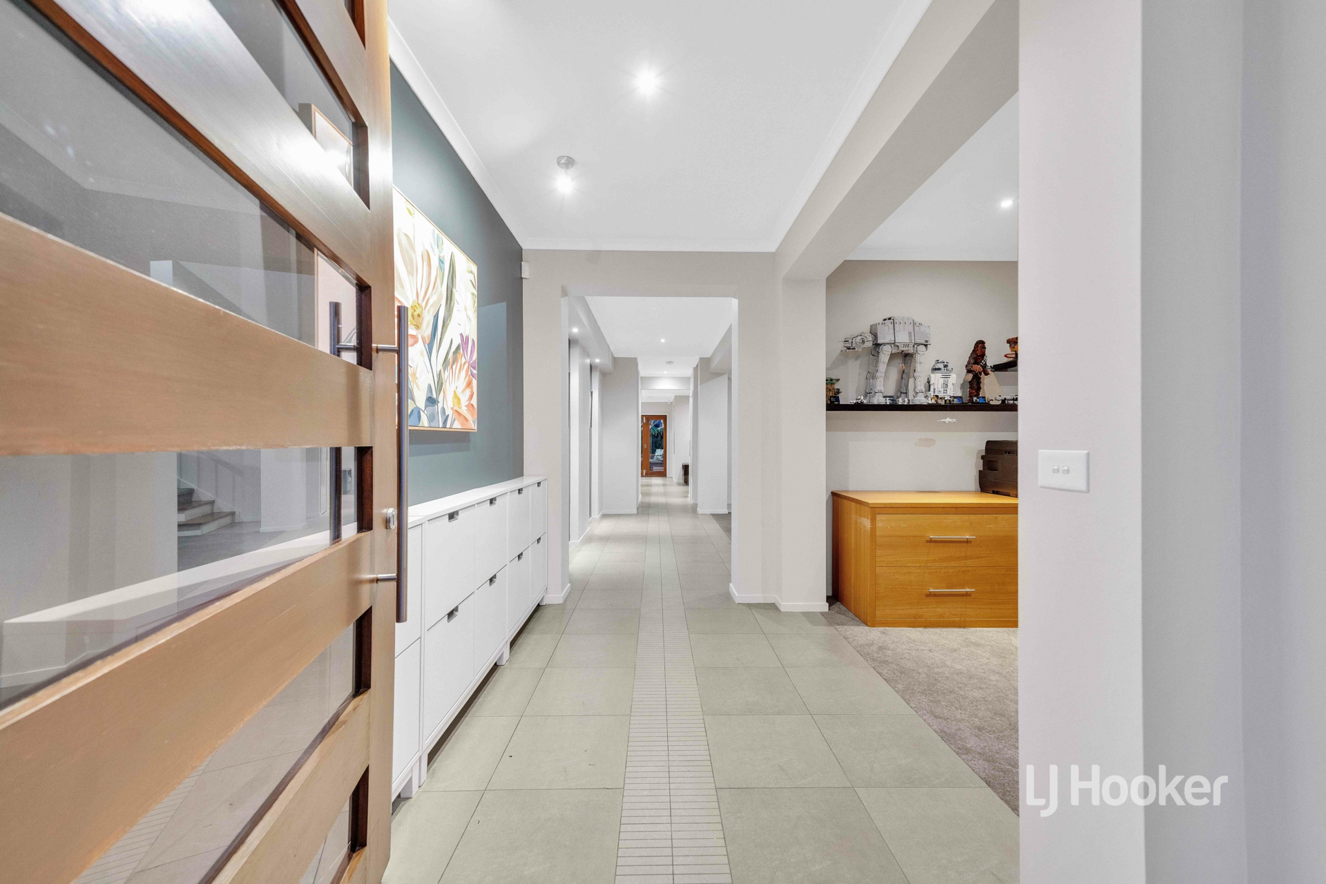 27 Peppertree Drive, POINT COOK