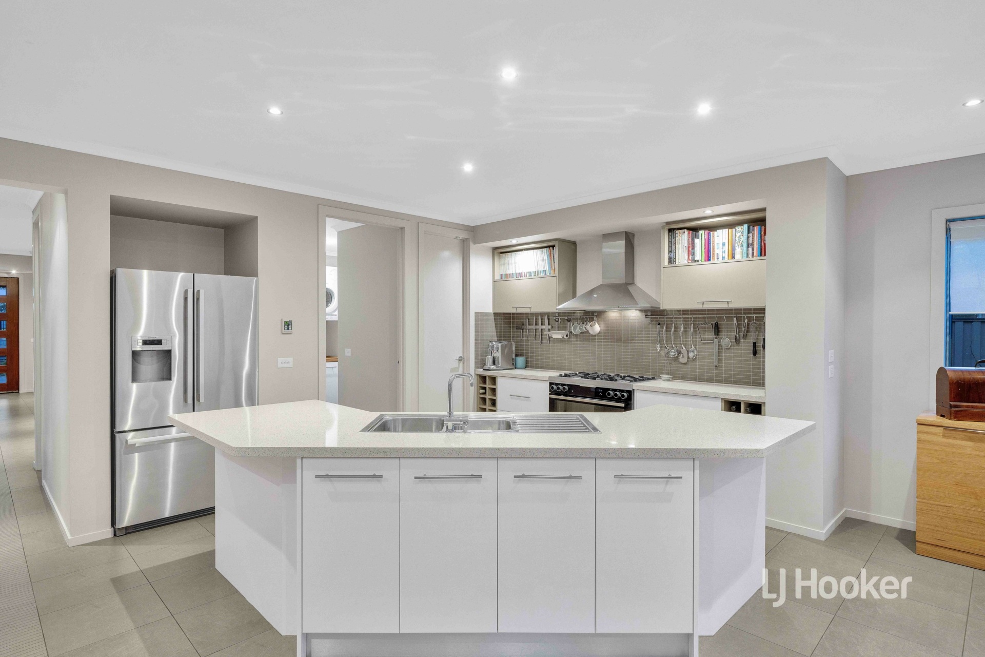 27 Peppertree Drive, POINT COOK