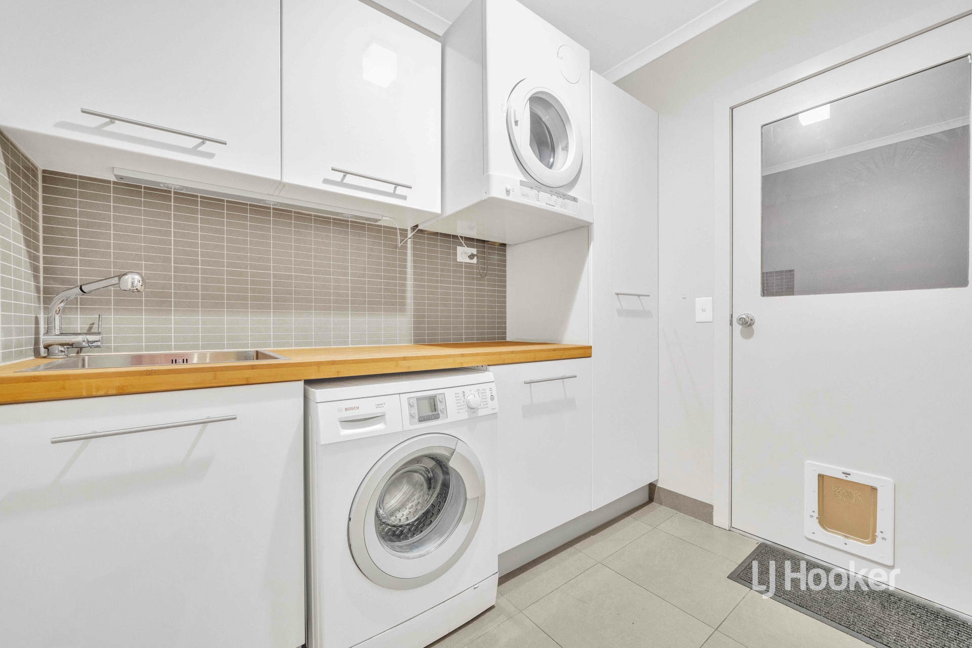 27 Peppertree Drive, POINT COOK