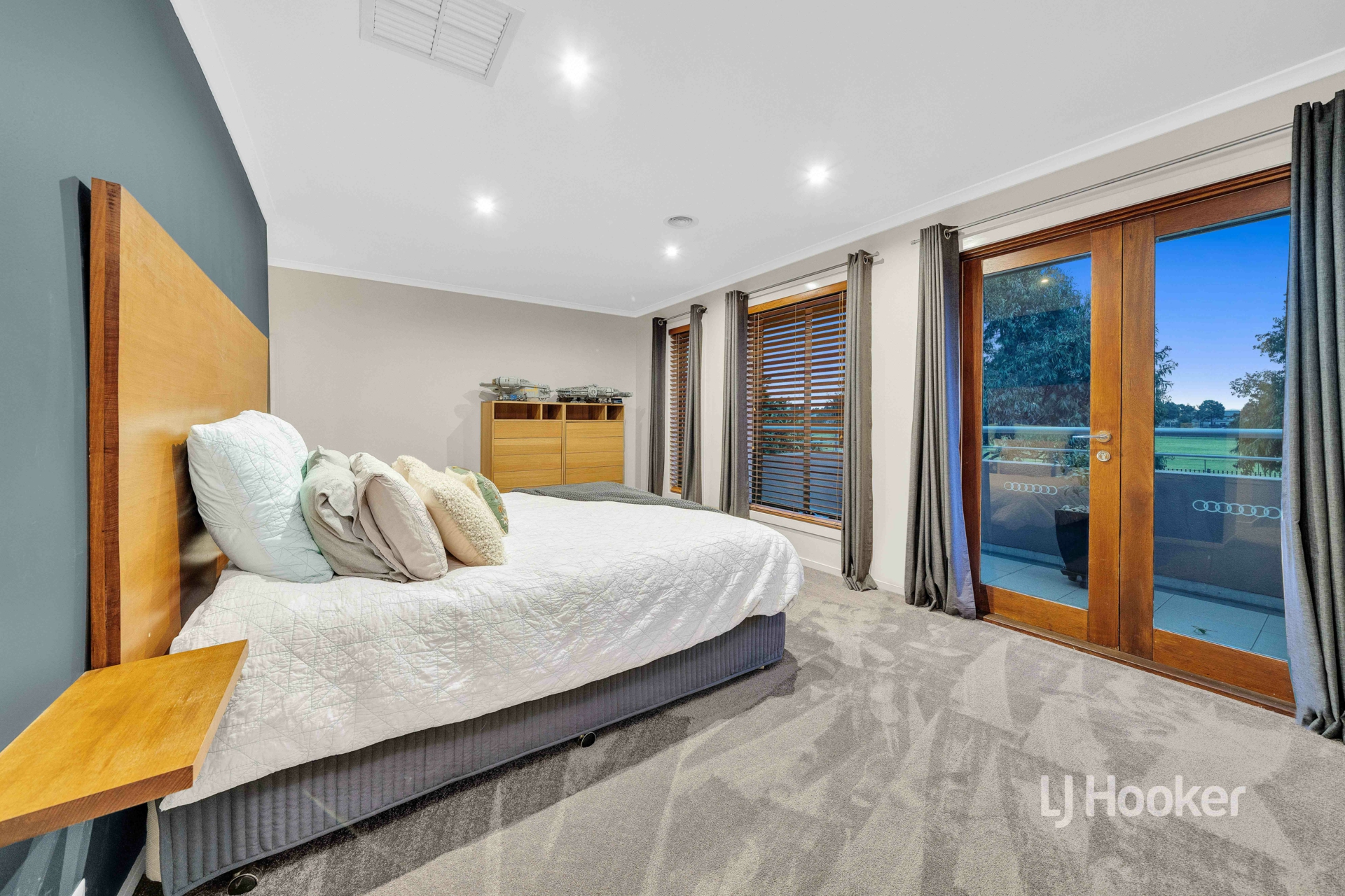 27 Peppertree Drive, POINT COOK
