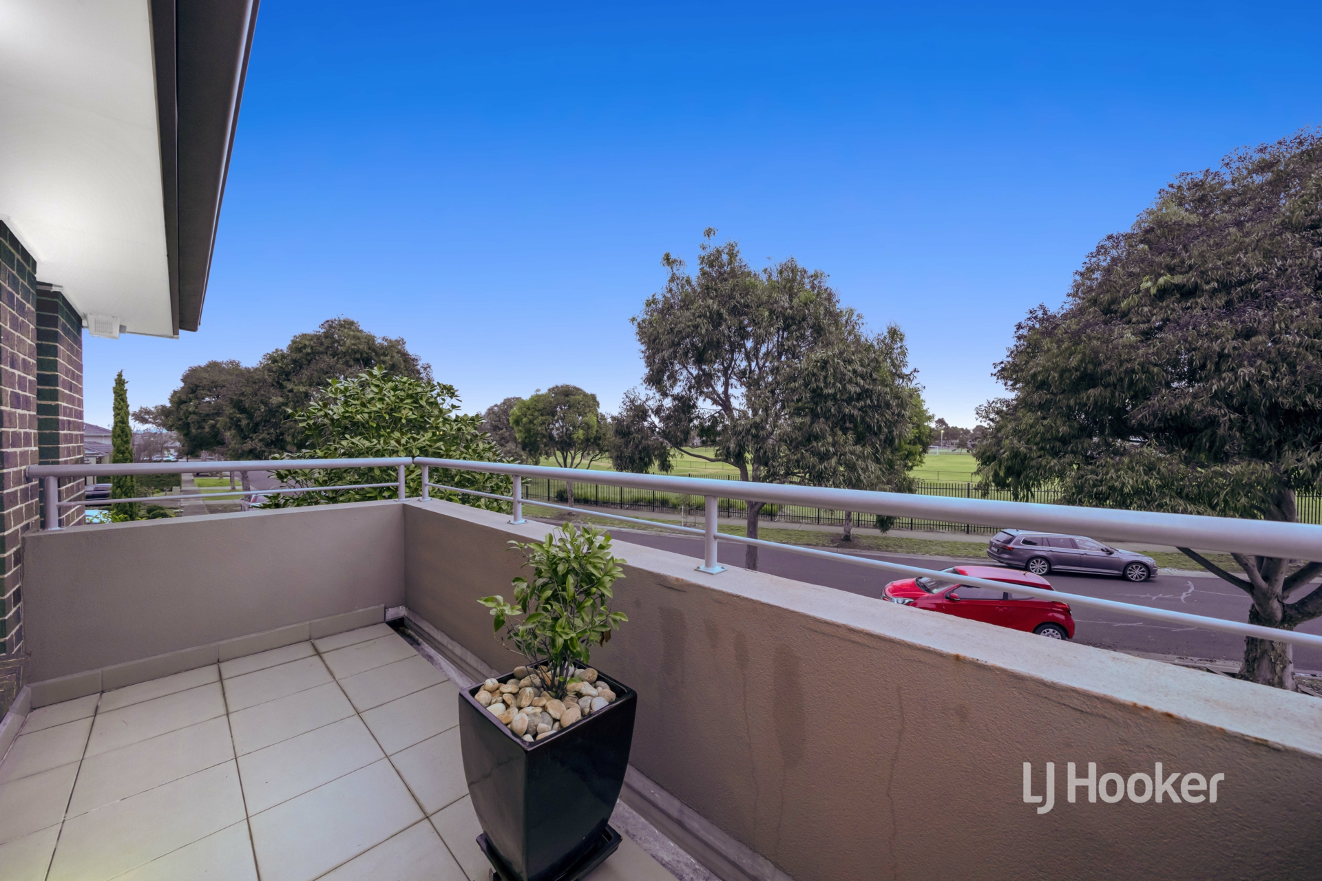 27 Peppertree Drive, POINT COOK