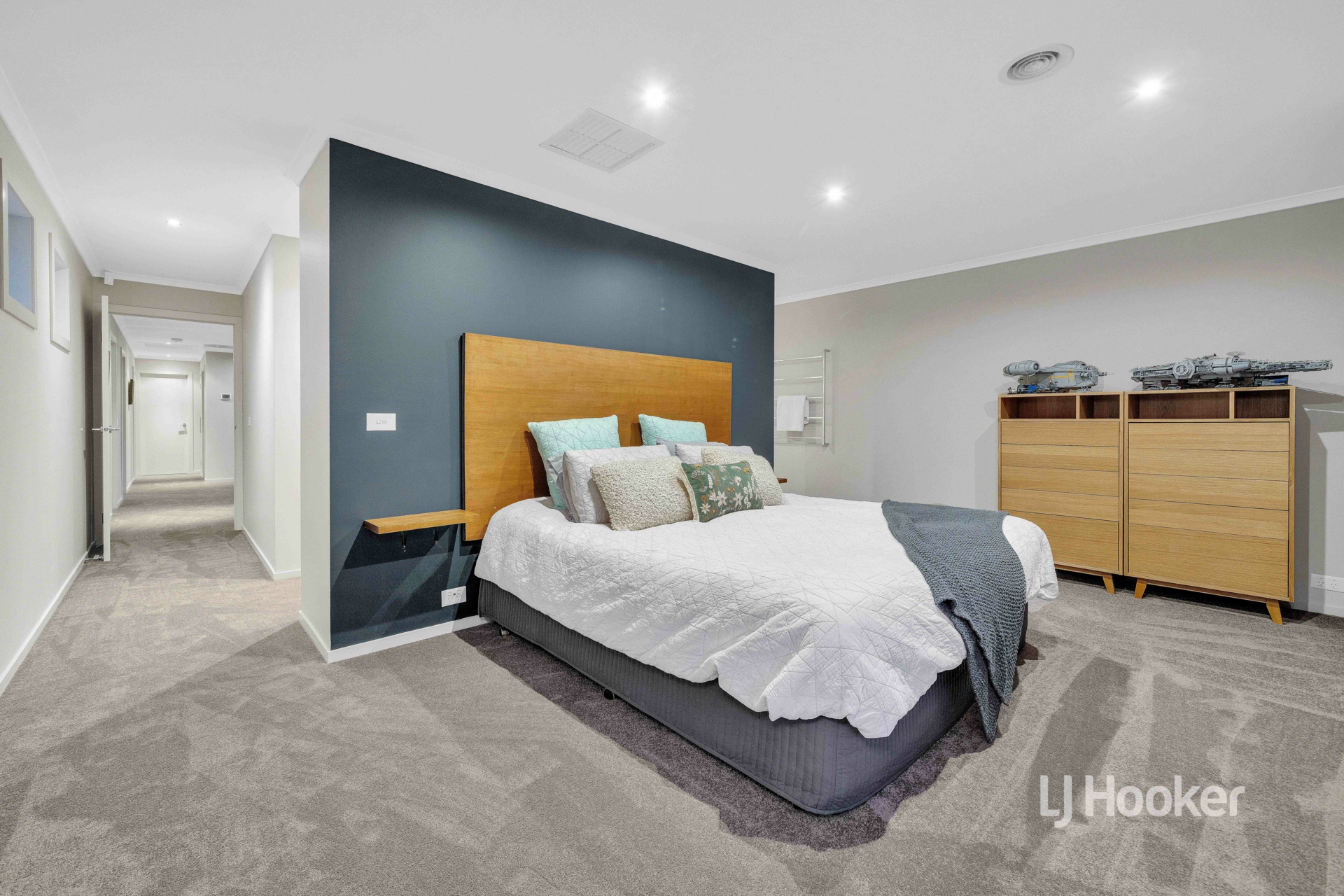 27 Peppertree Drive, POINT COOK