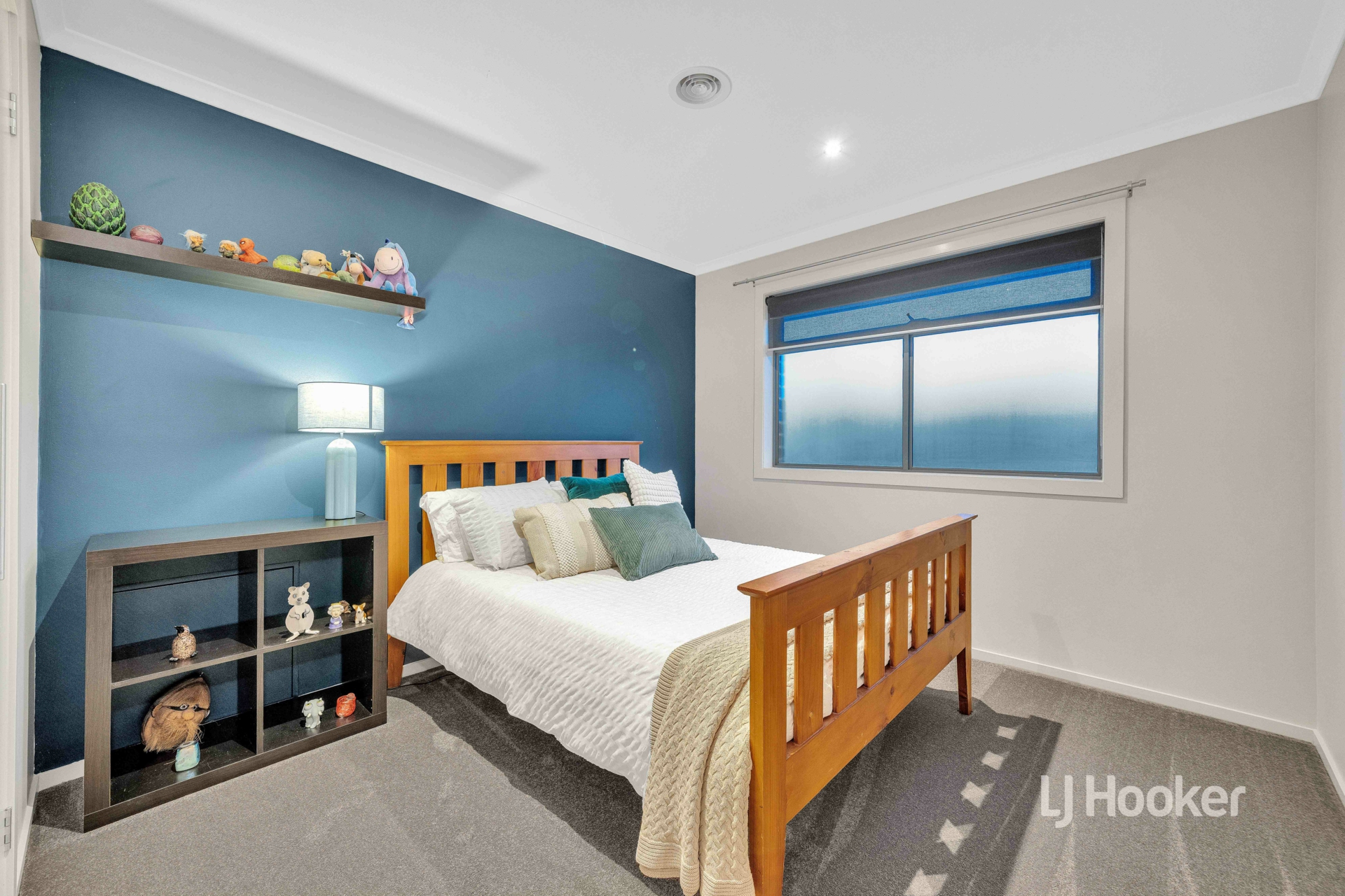 27 Peppertree Drive, POINT COOK