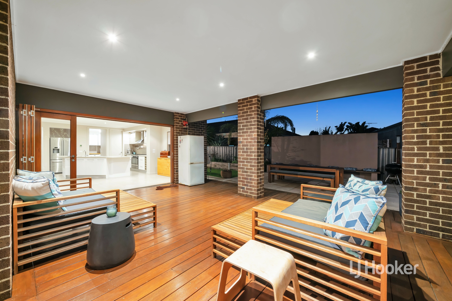 27 Peppertree Drive, POINT COOK