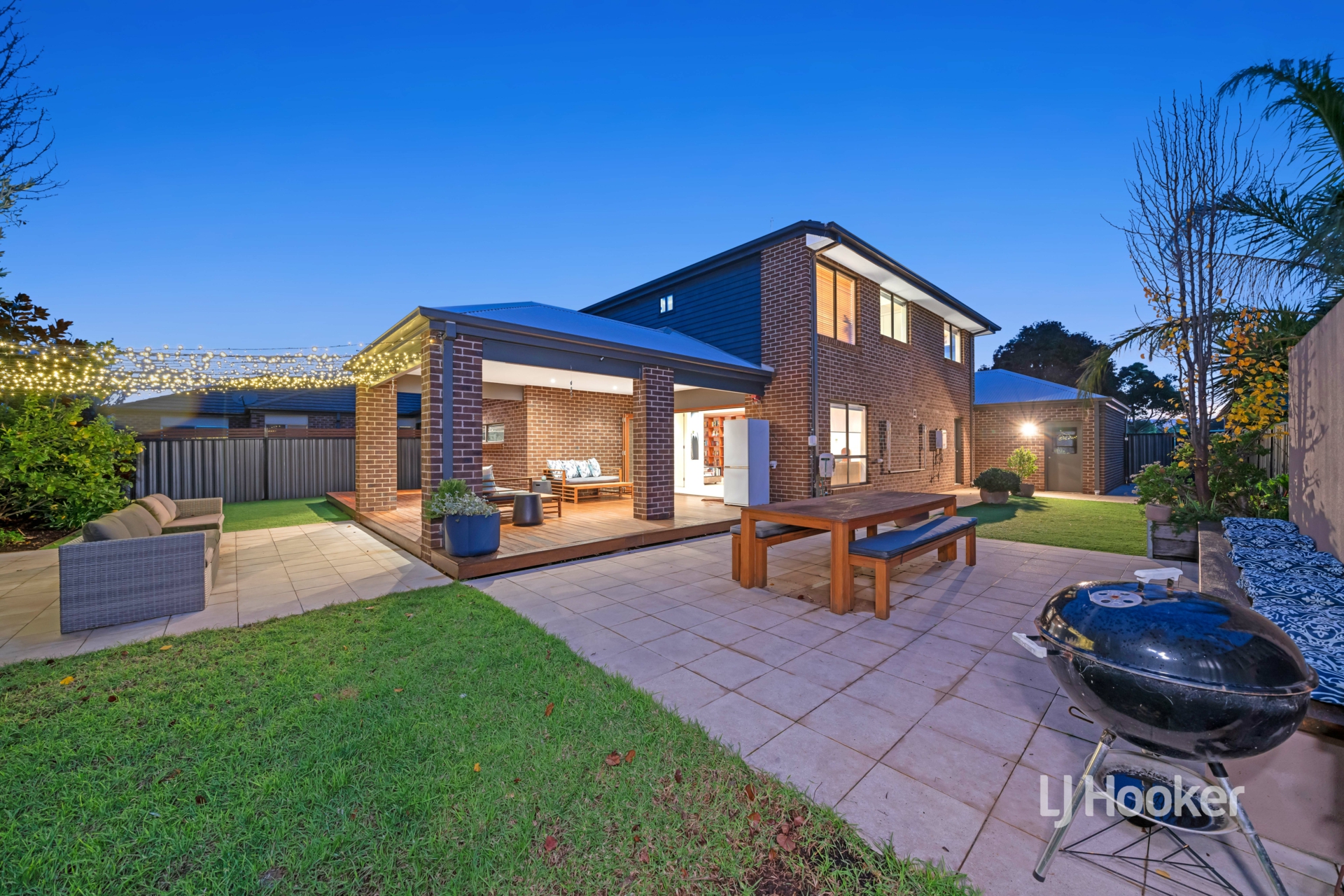 27 Peppertree Drive, POINT COOK