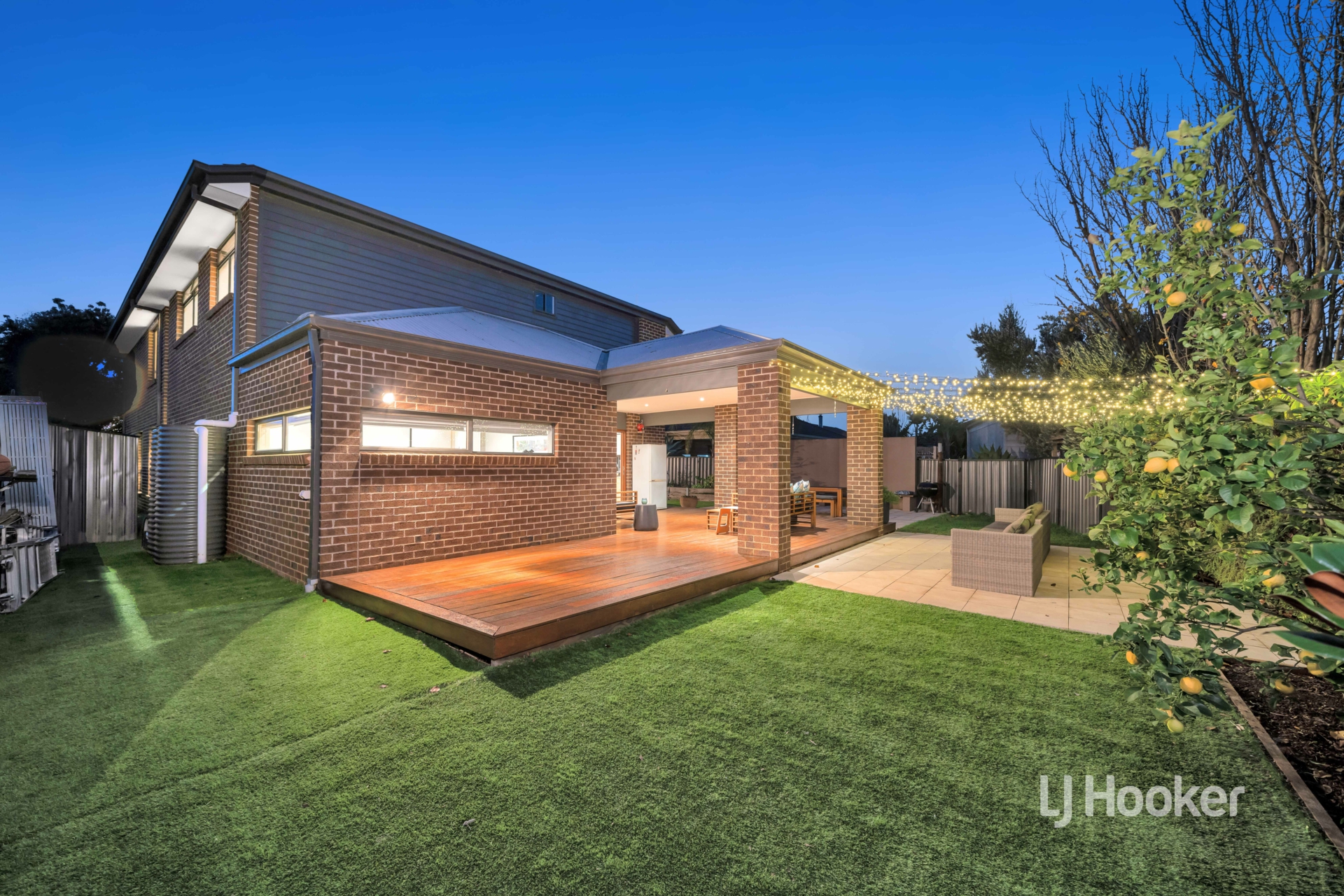 27 Peppertree Drive, POINT COOK