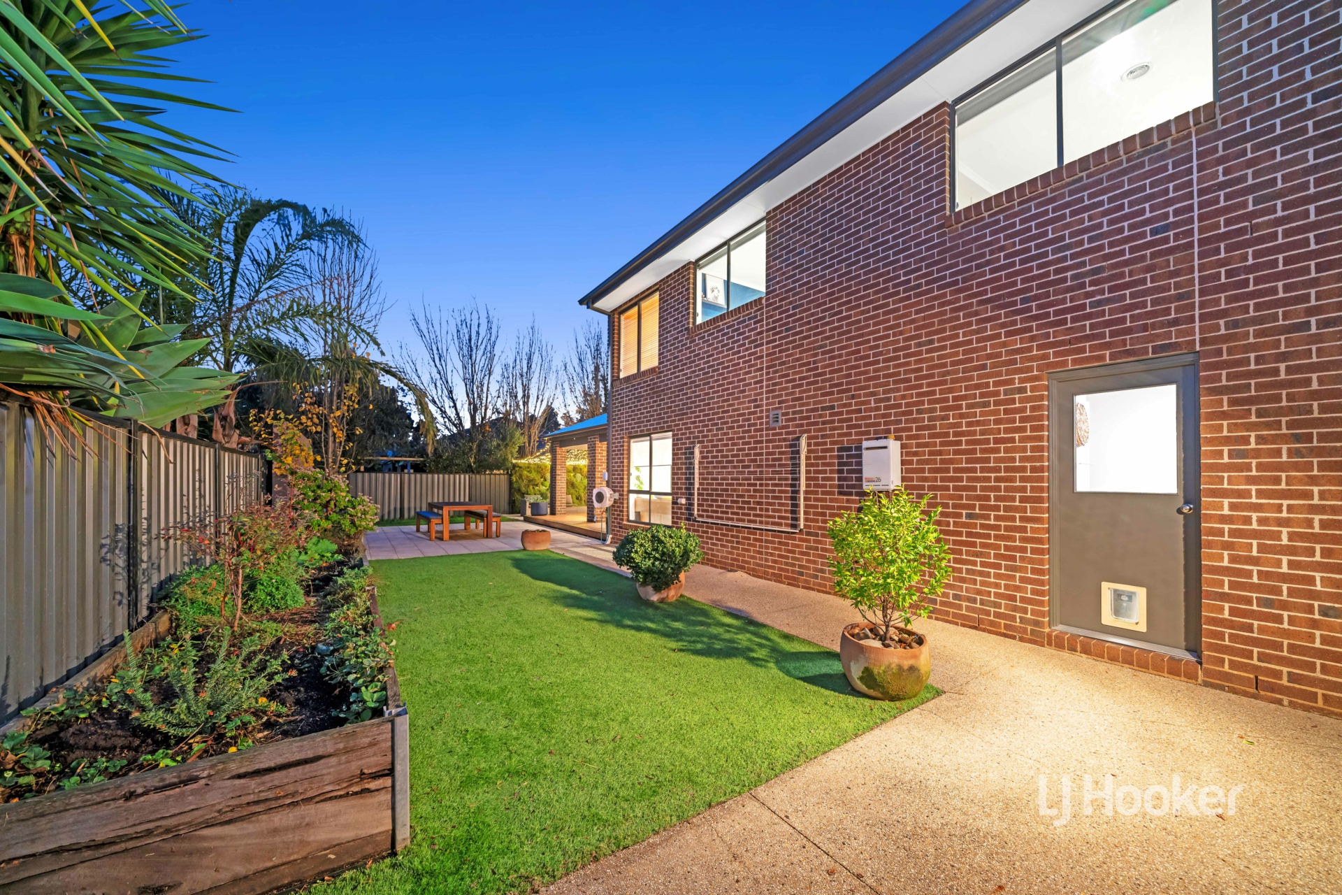27 Peppertree Drive, POINT COOK