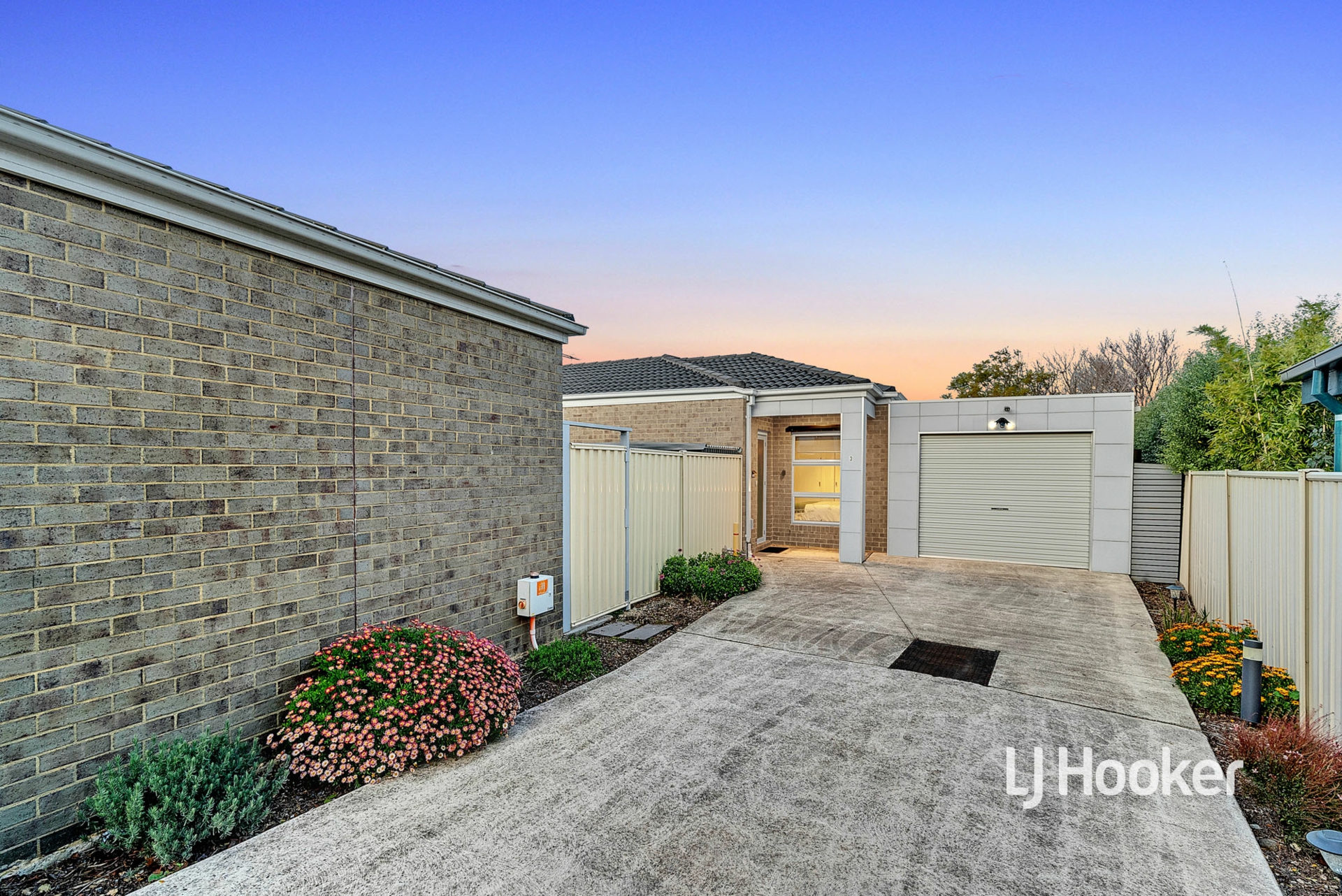 3/8 Marseilles Way, POINT COOK