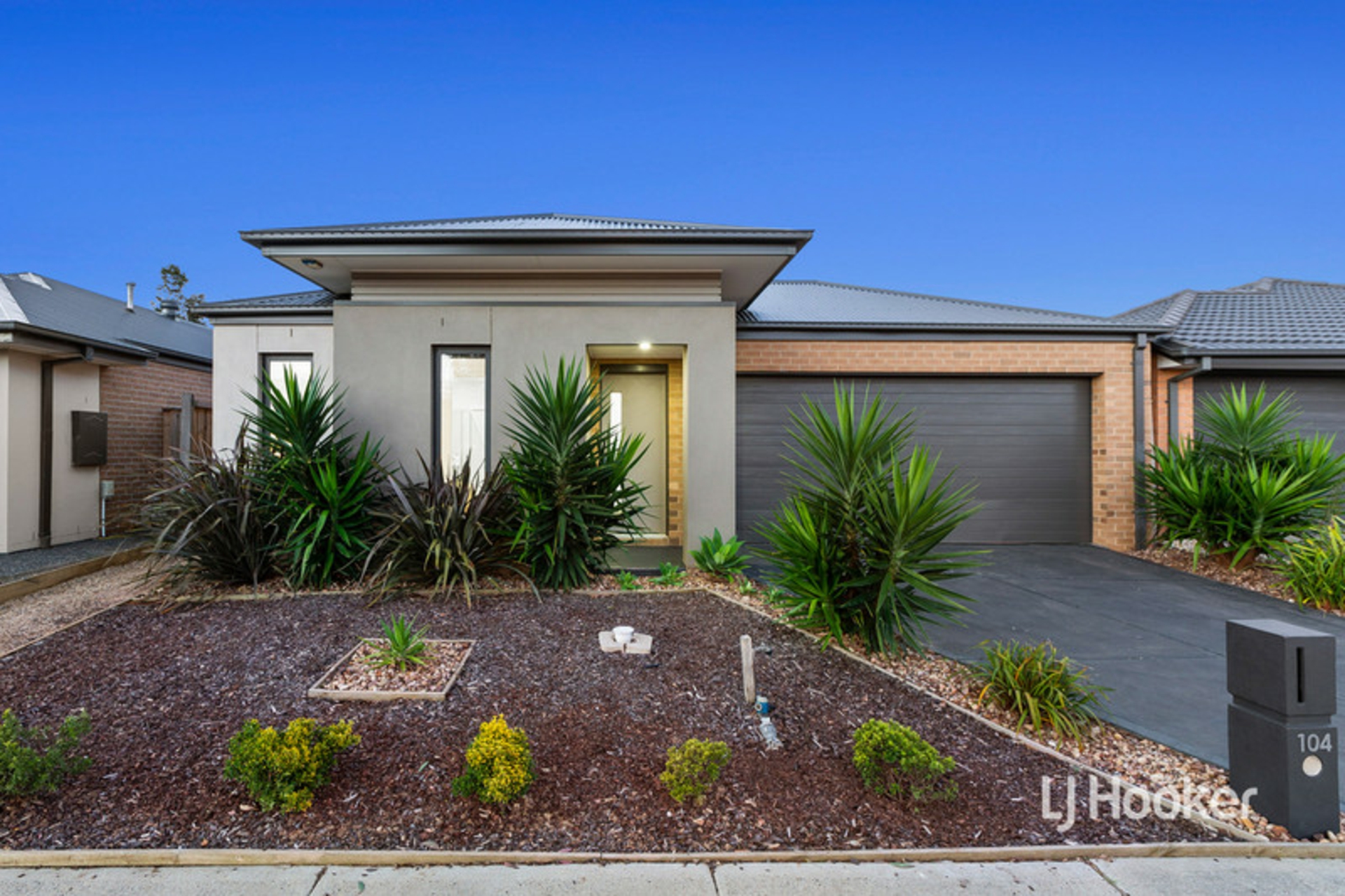 104 Grassbird Drive, POINT COOK