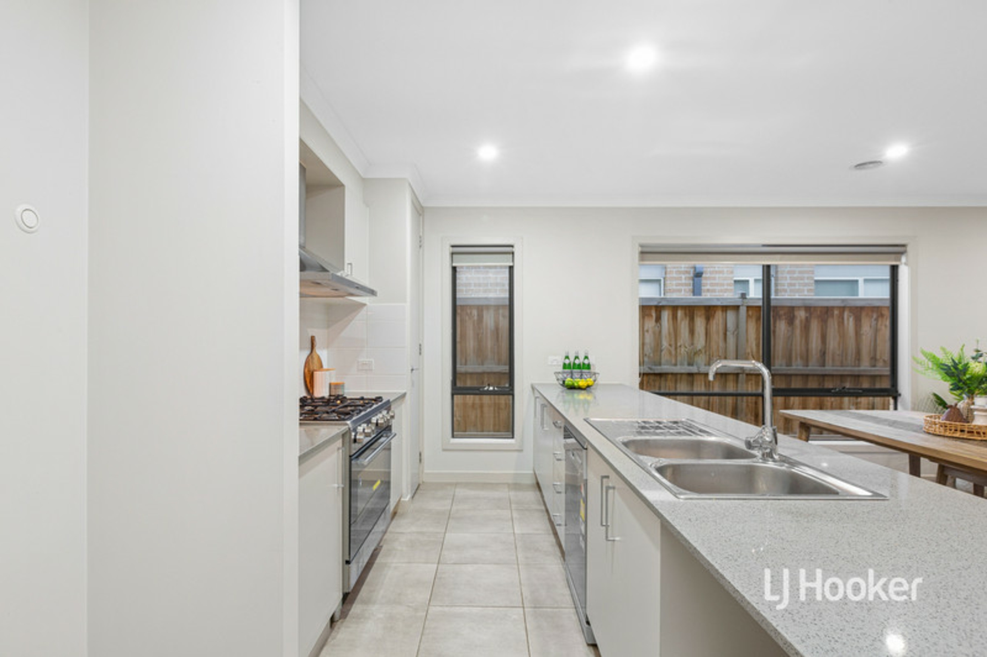 104 Grassbird Drive, POINT COOK