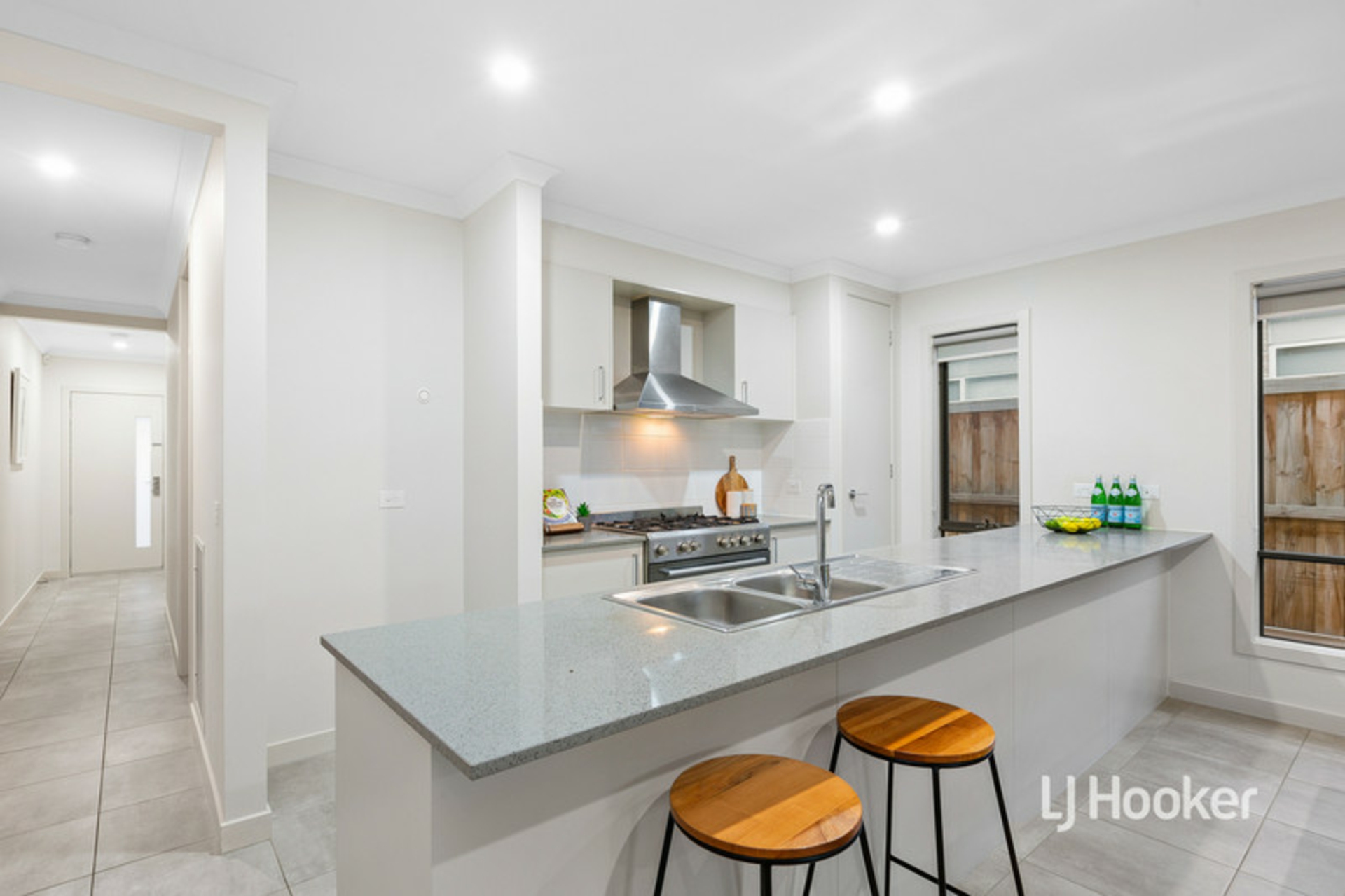 104 Grassbird Drive, POINT COOK