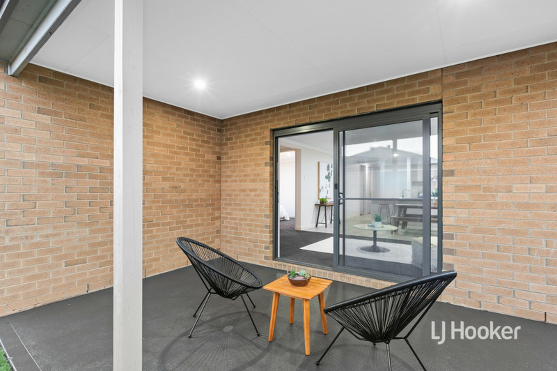 104 Grassbird Drive, POINT COOK