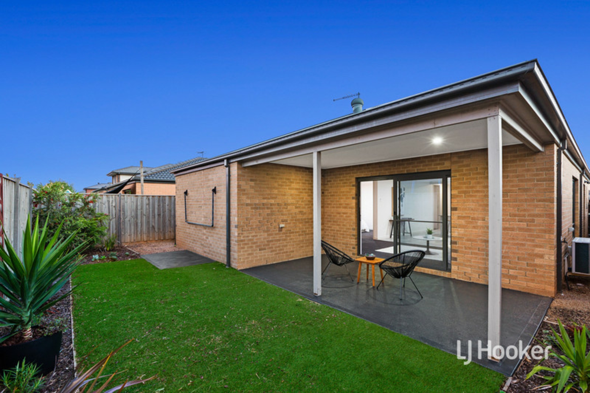 104 Grassbird Drive, POINT COOK