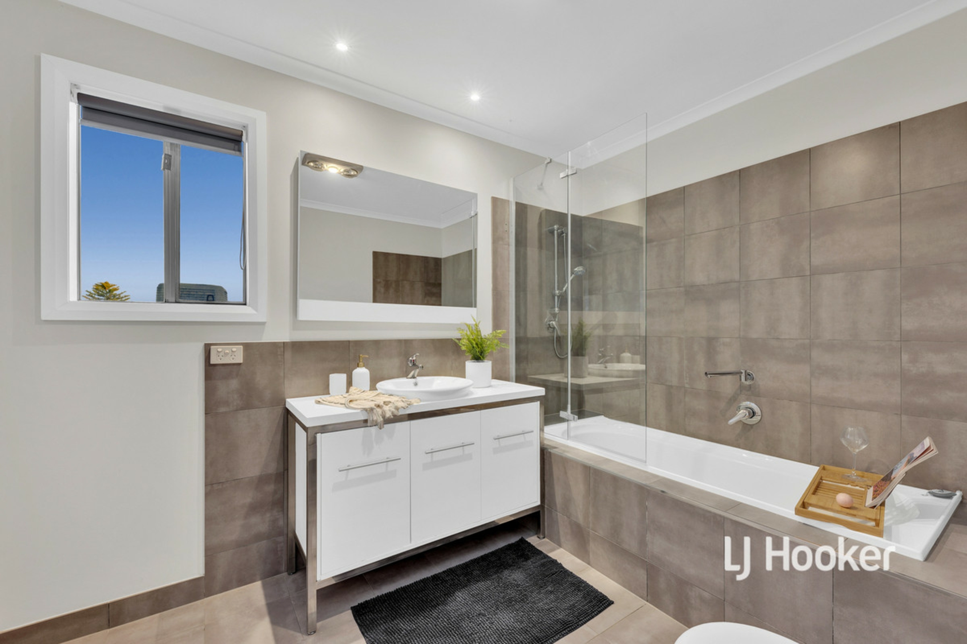 2/21 Lennon Boulevard, POINT COOK