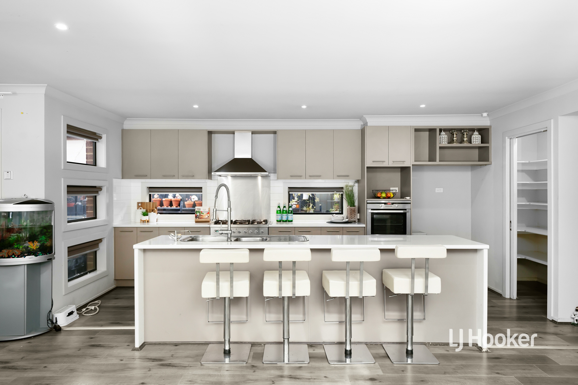 12 Urban Drive, WILLIAMS LANDING