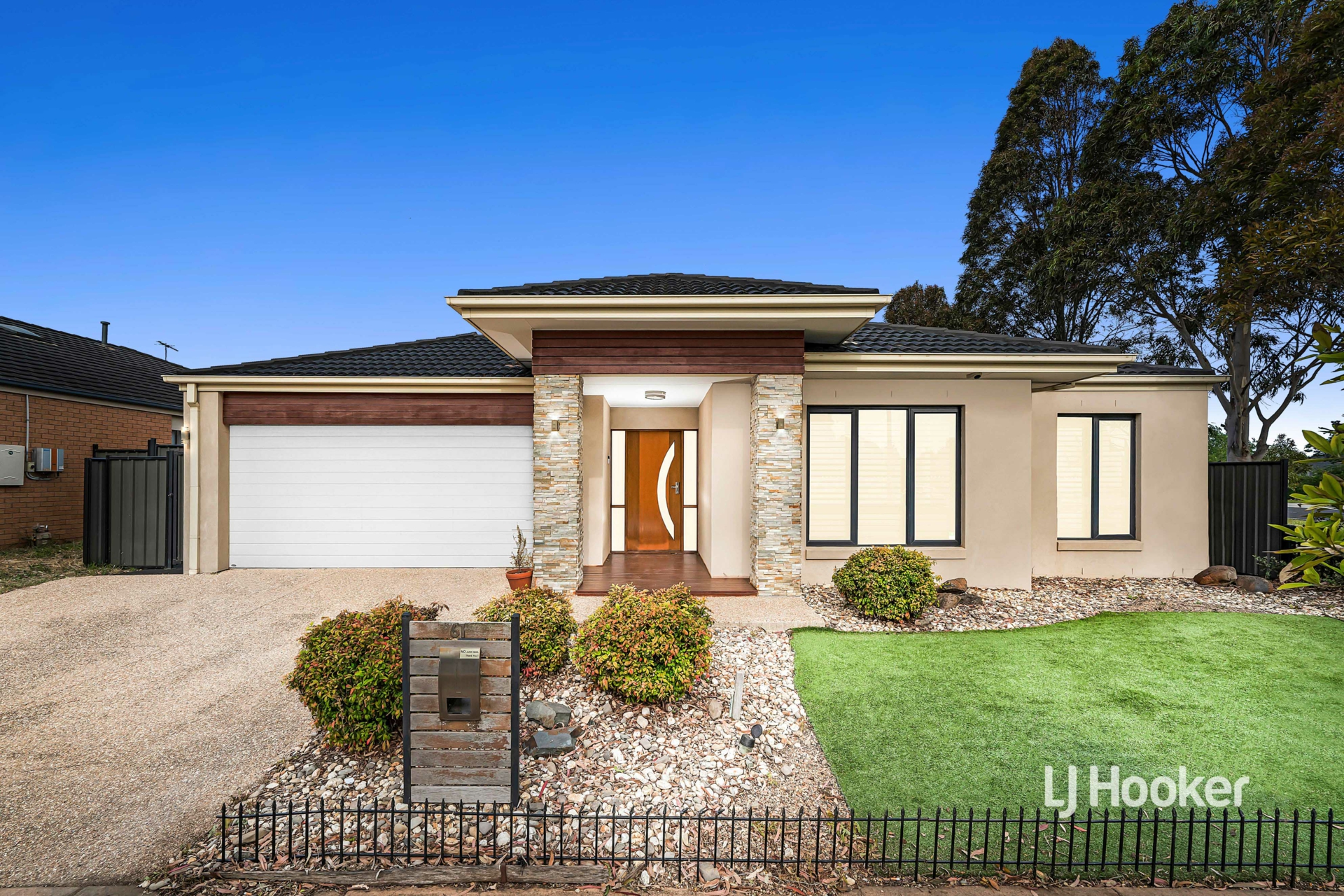 61 Florey Avenue, POINT COOK