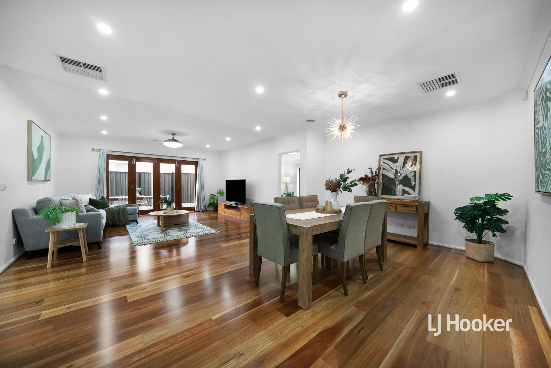 61 Florey Avenue, POINT COOK