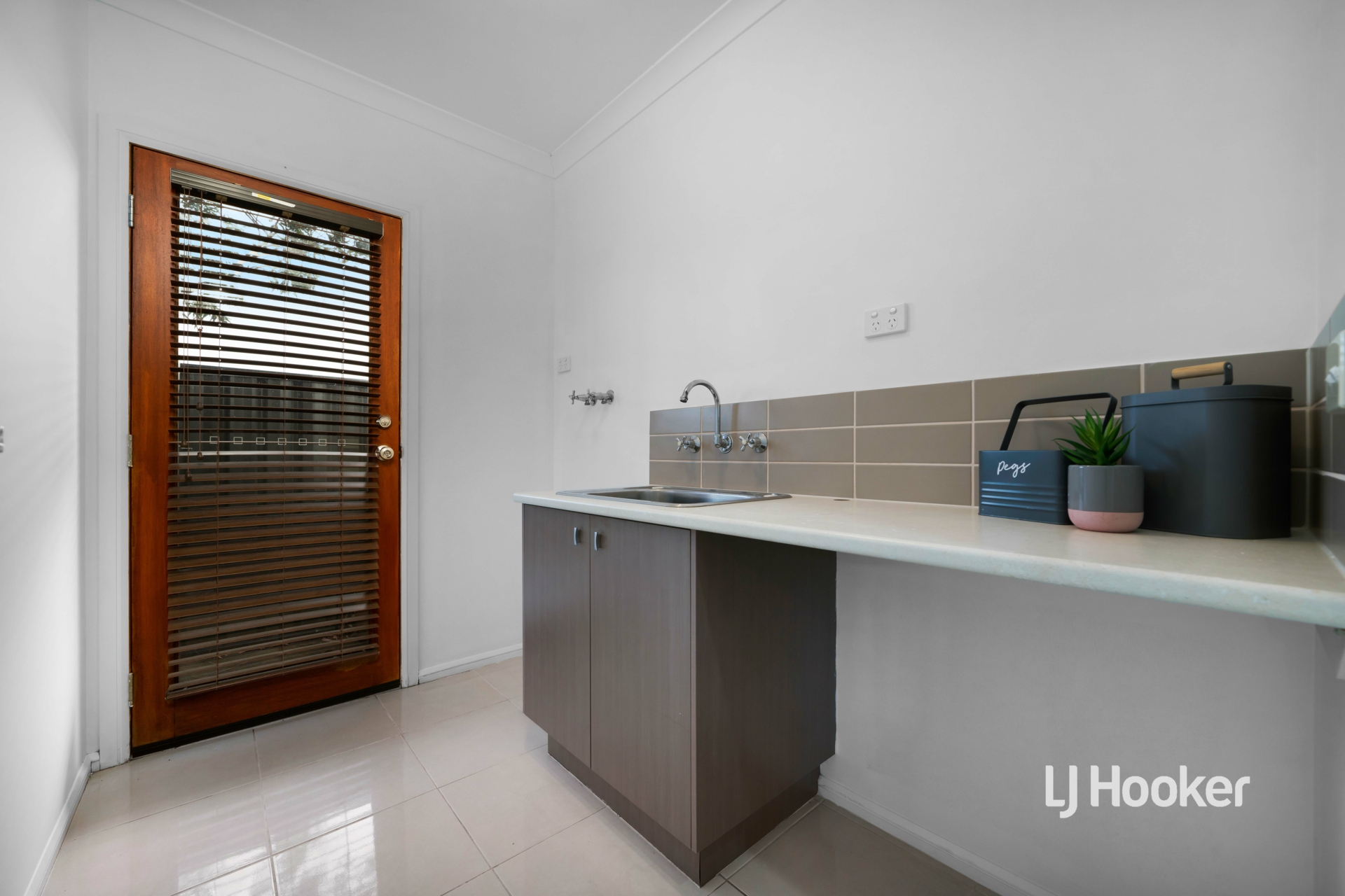 61 Florey Avenue, POINT COOK