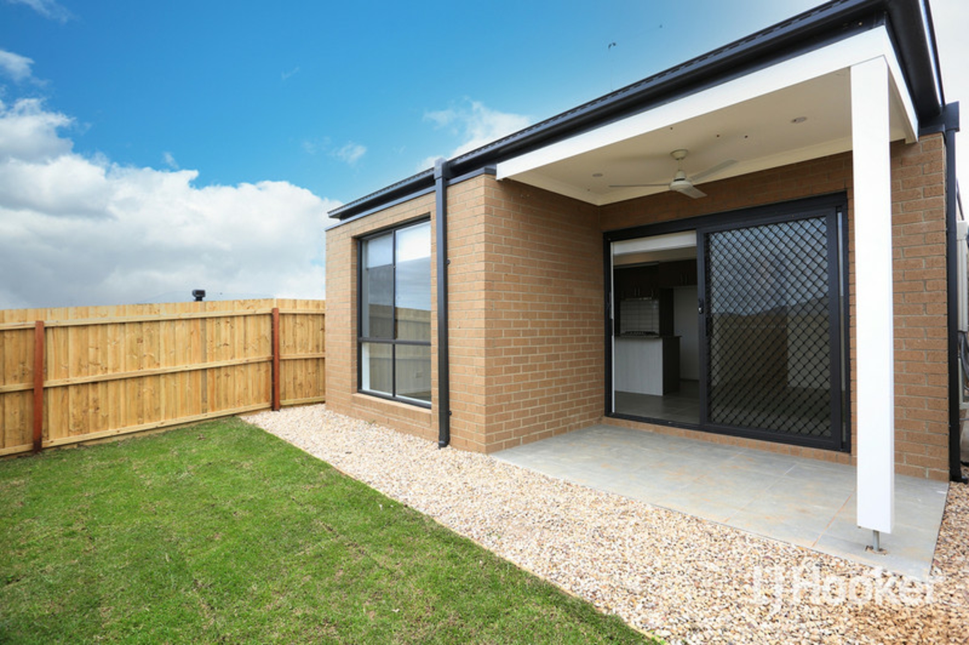16 Karachi Avenue, TARNEIT
