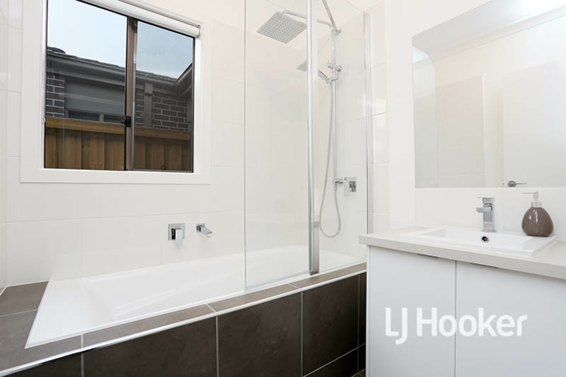 15 Sissinghurst Street, TRUGANINA