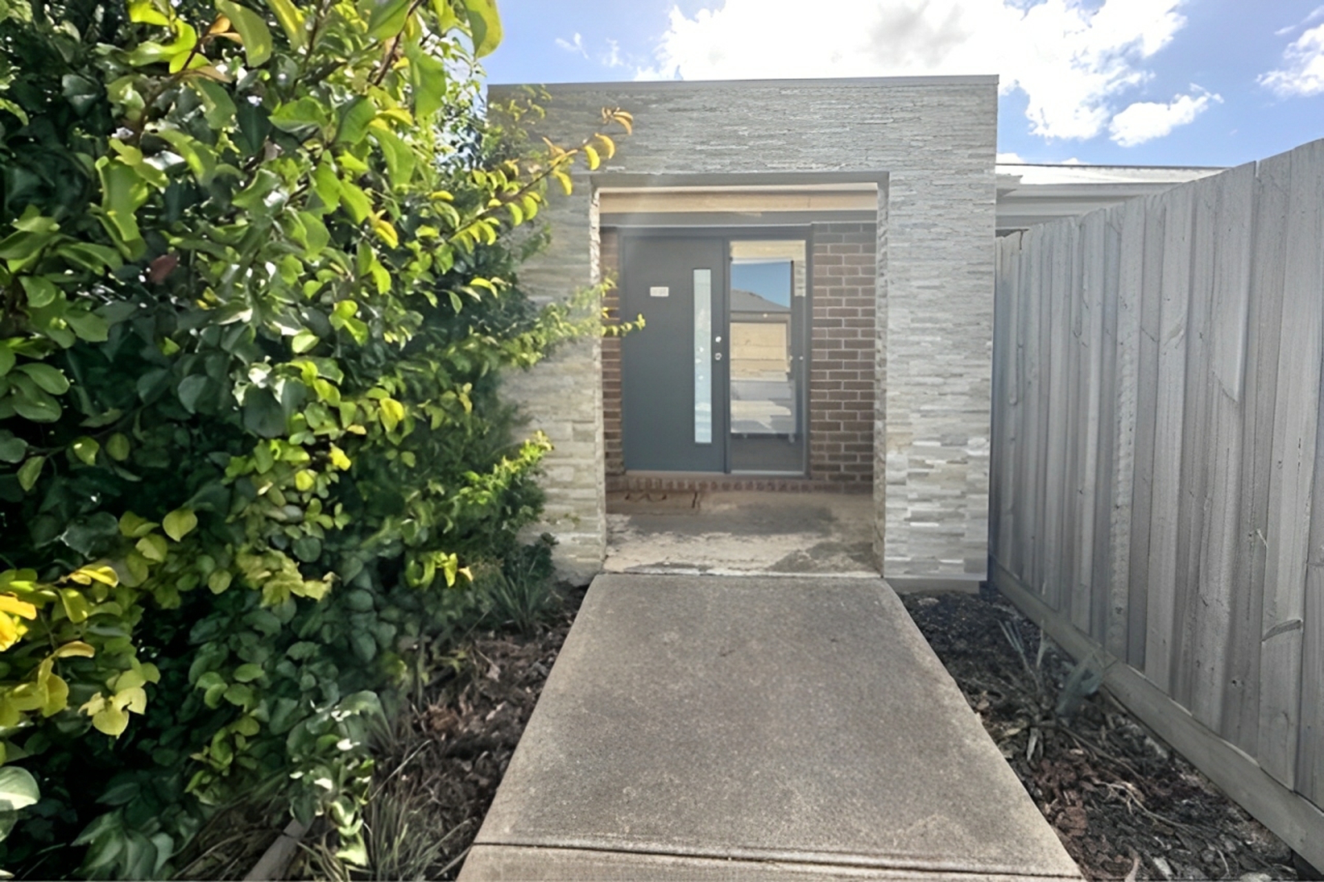 2/181 Riversdale Drive, TARNEIT