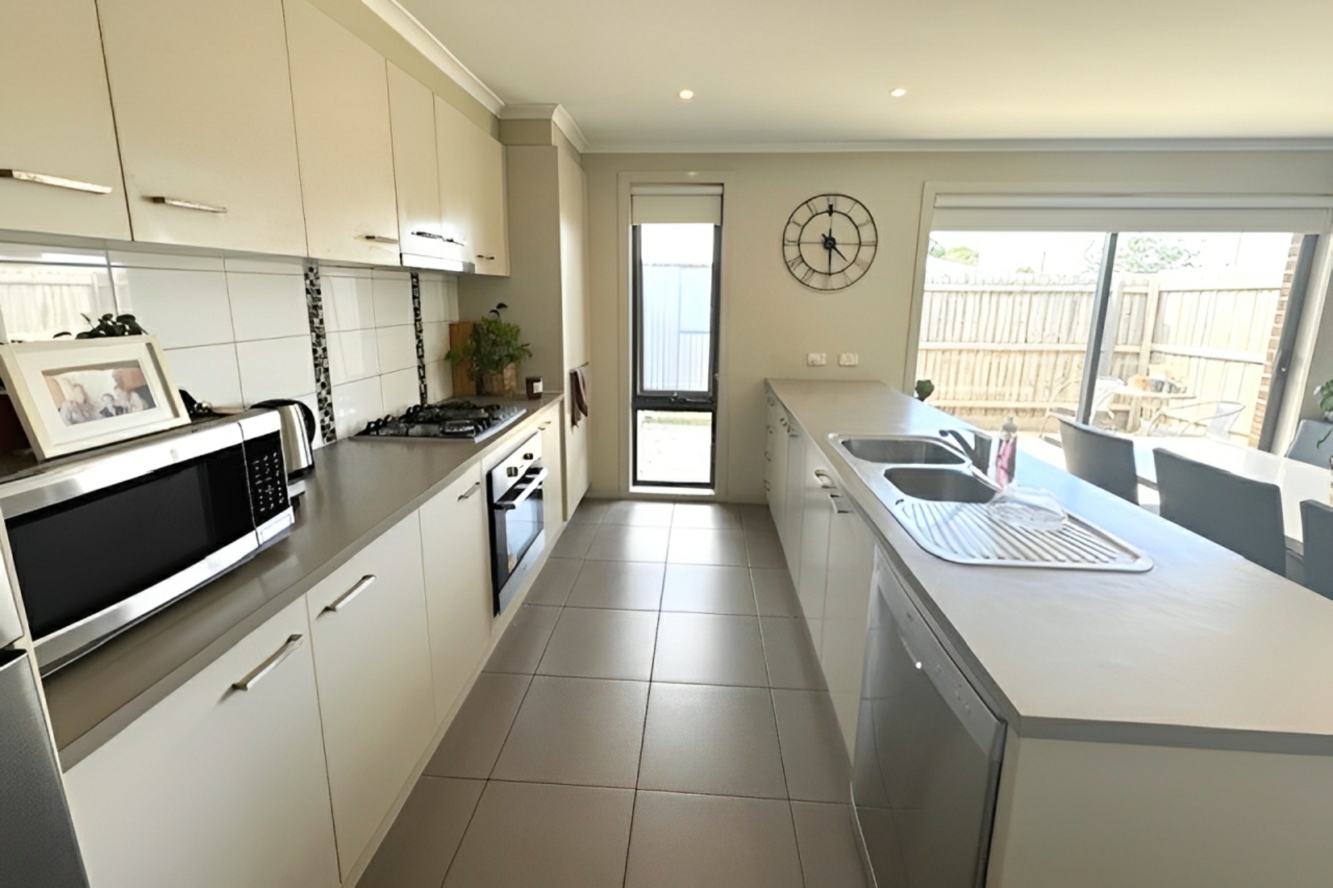 2/181 Riversdale Drive, TARNEIT