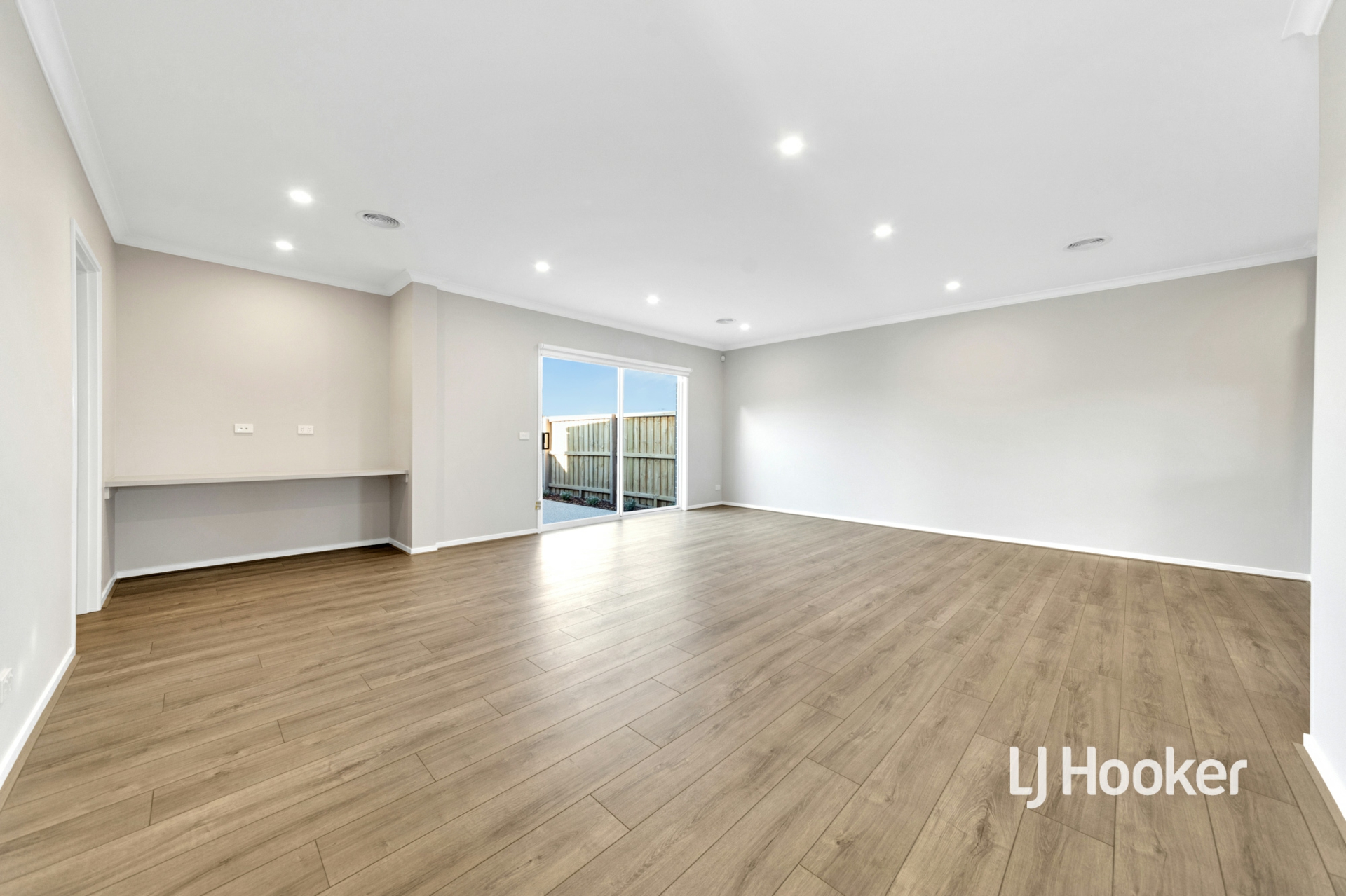 7 Arkport Way, MANOR LAKES
