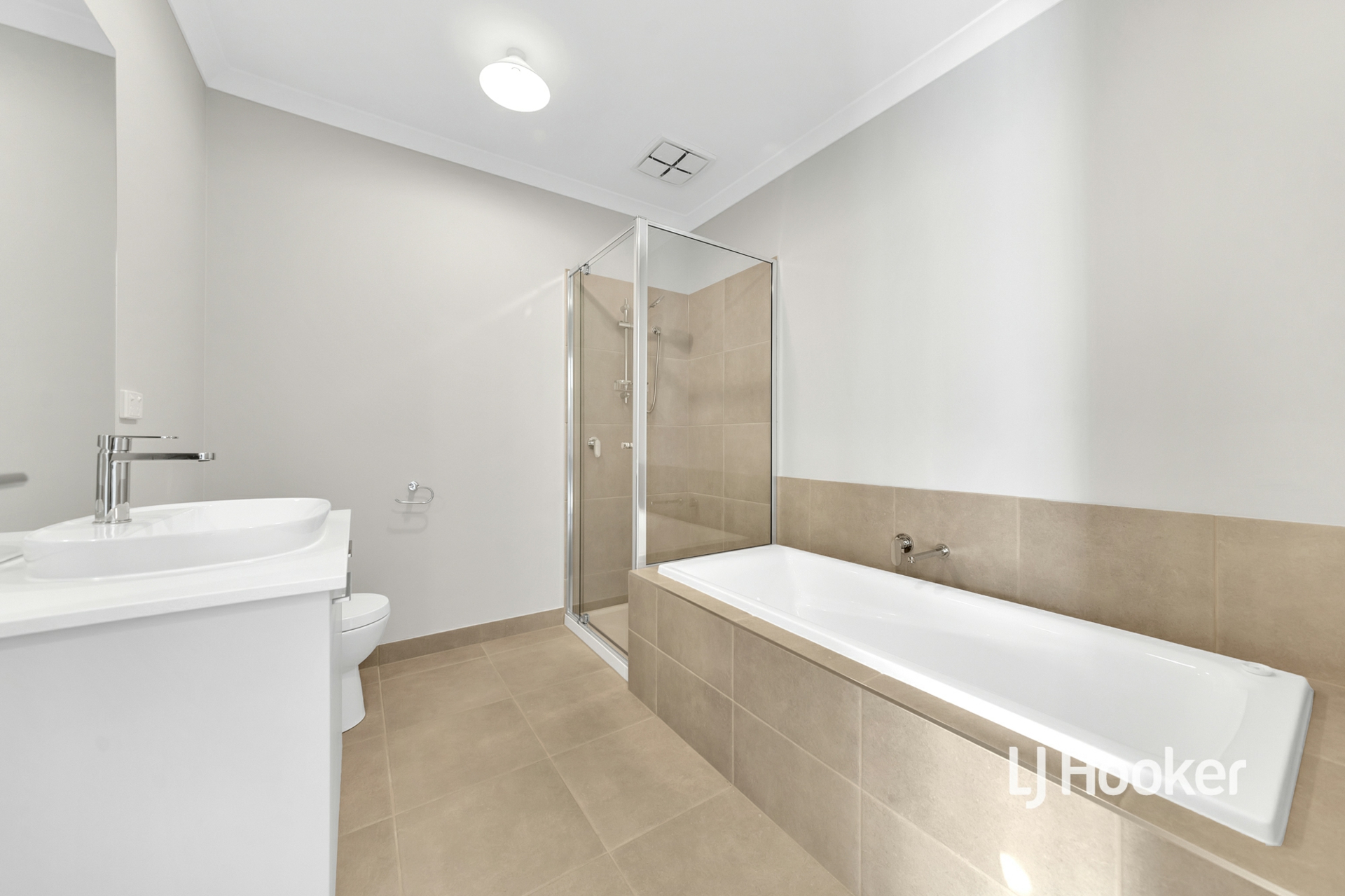 7 Arkport Way, MANOR LAKES