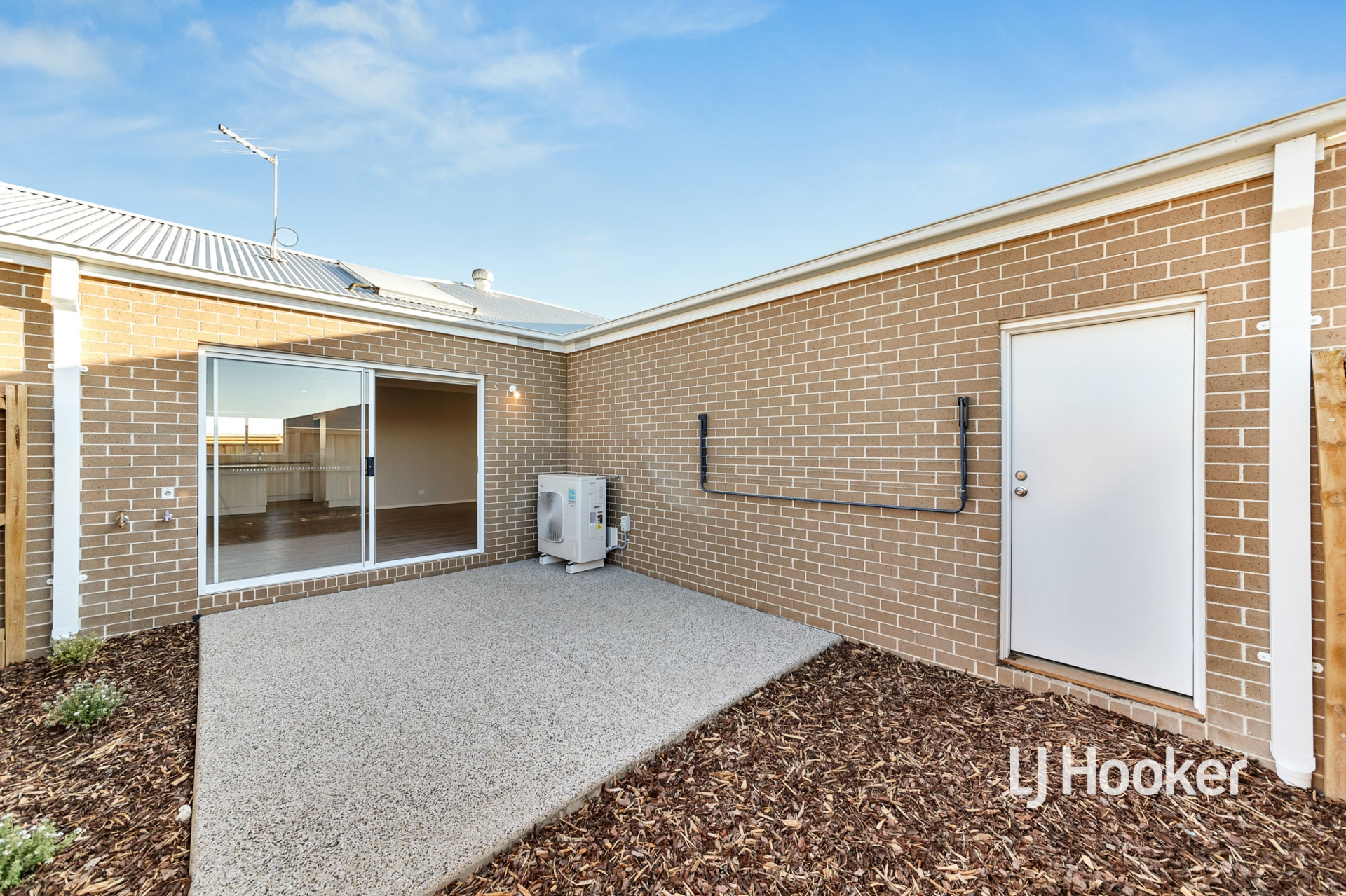 7 Arkport Way, MANOR LAKES