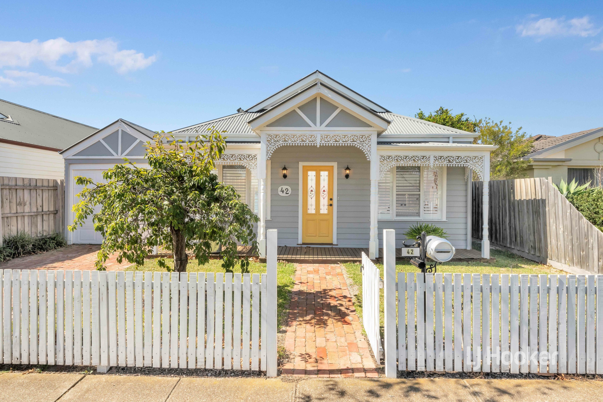 42 Lancaster Drive, POINT COOK
