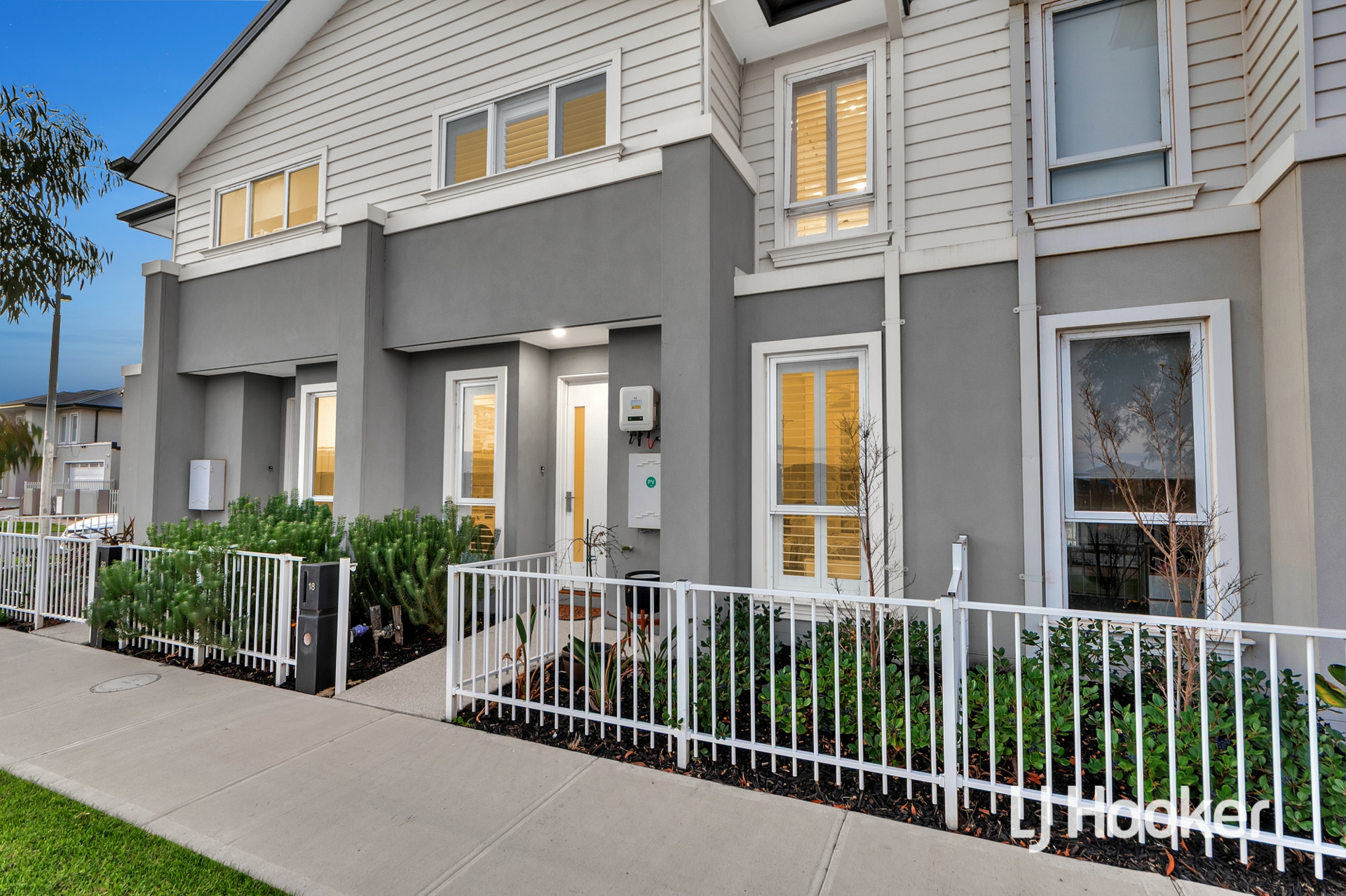 18 Cadenza Walk, TARNEIT