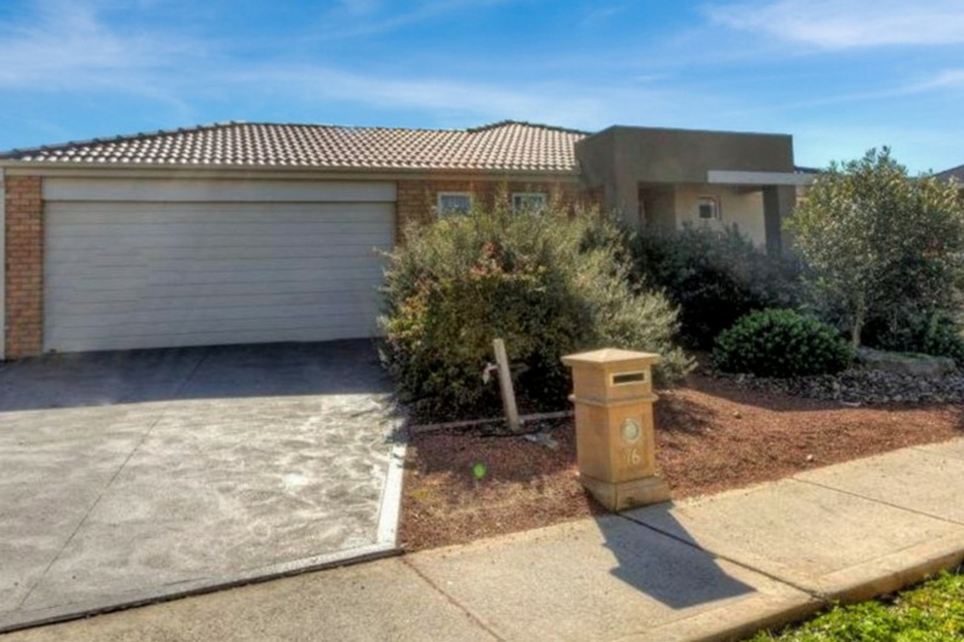 76 Fongeo Drive, POINT COOK