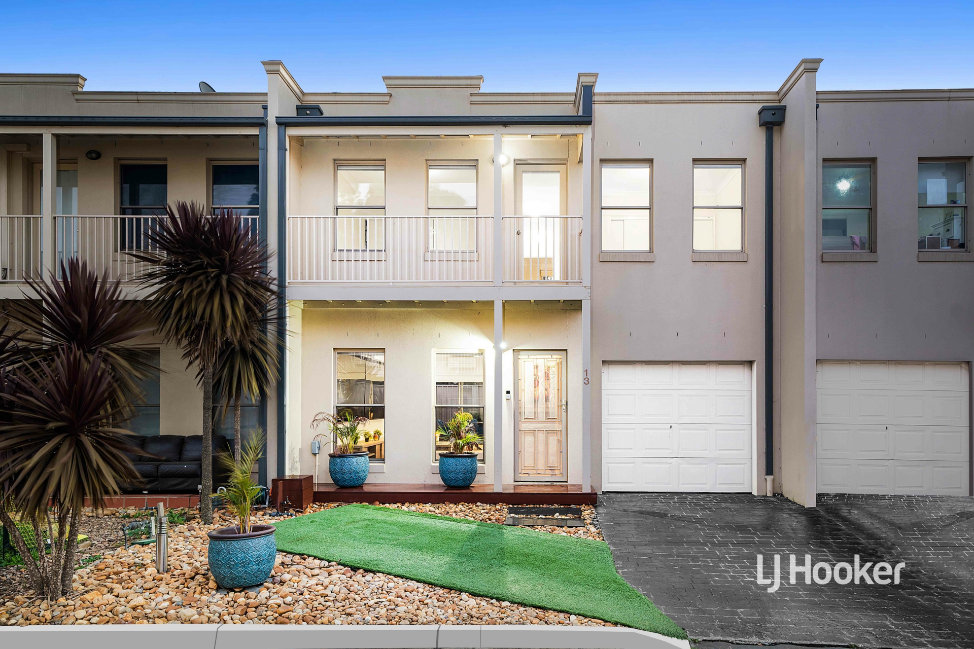 13/14 Mickleton Grove, Point Cook