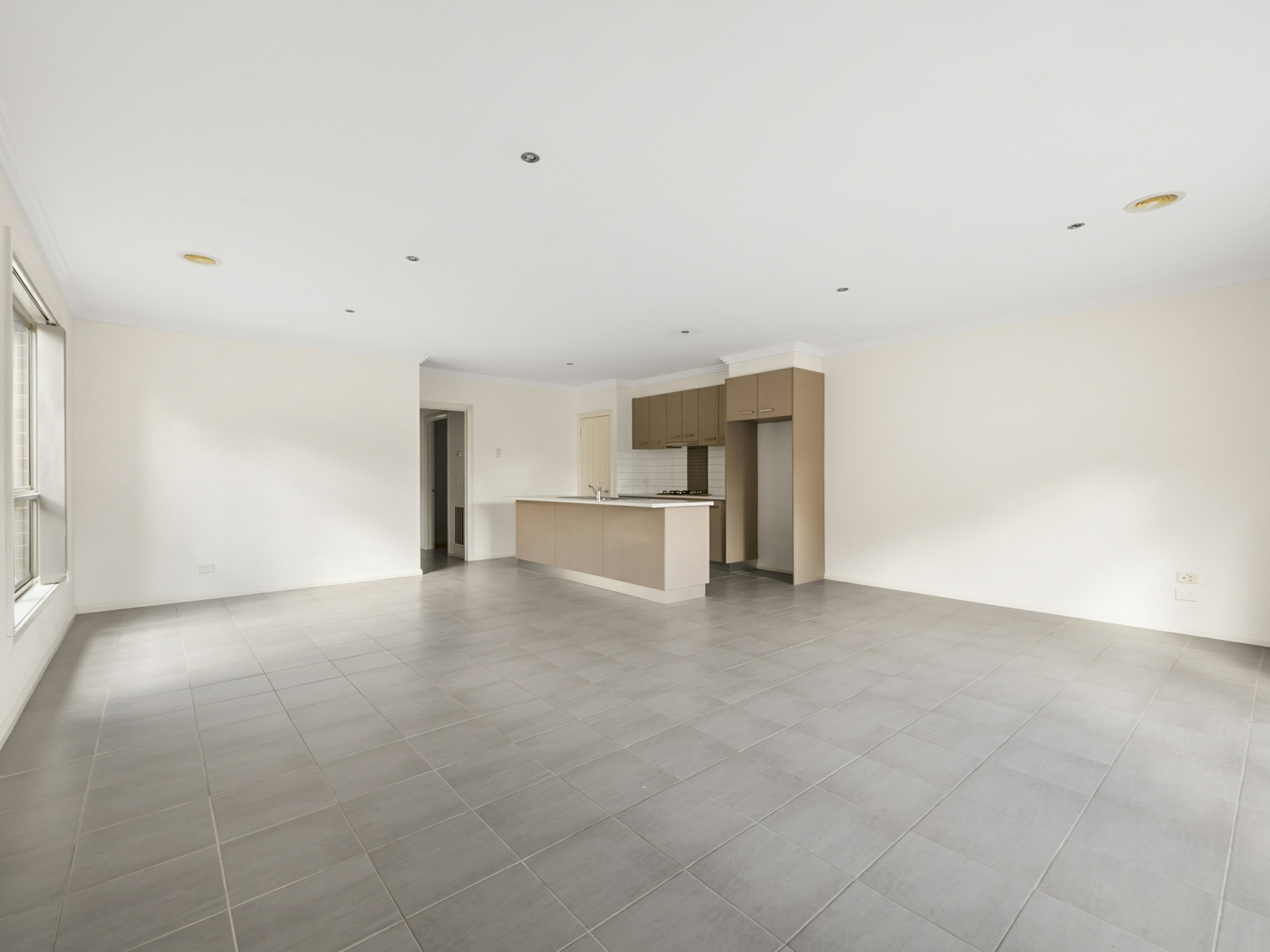 2/76 Westmeadows Lane — photo 7 of 12