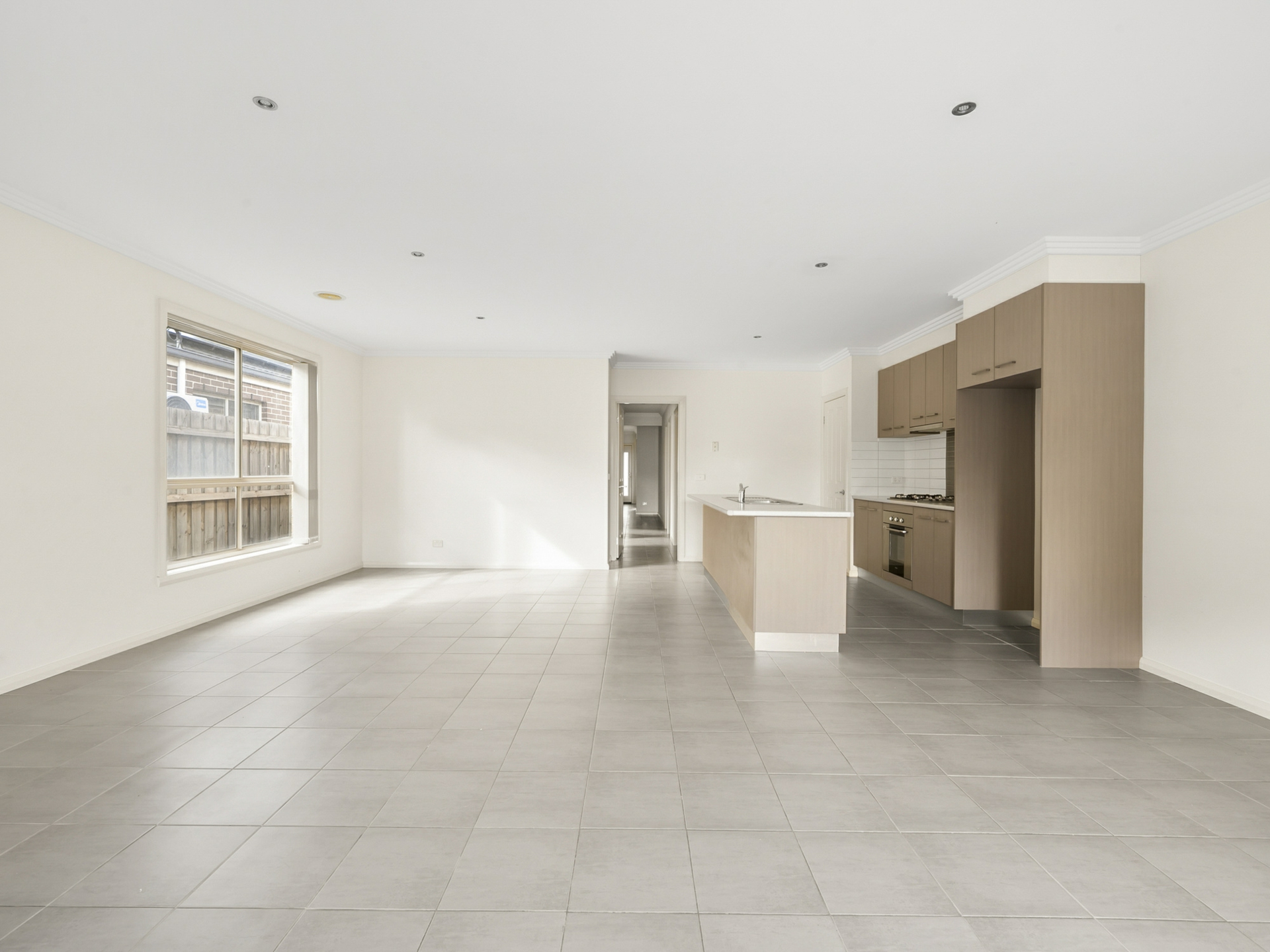 2/76 Westmeadows Lane — photo 8 of 12