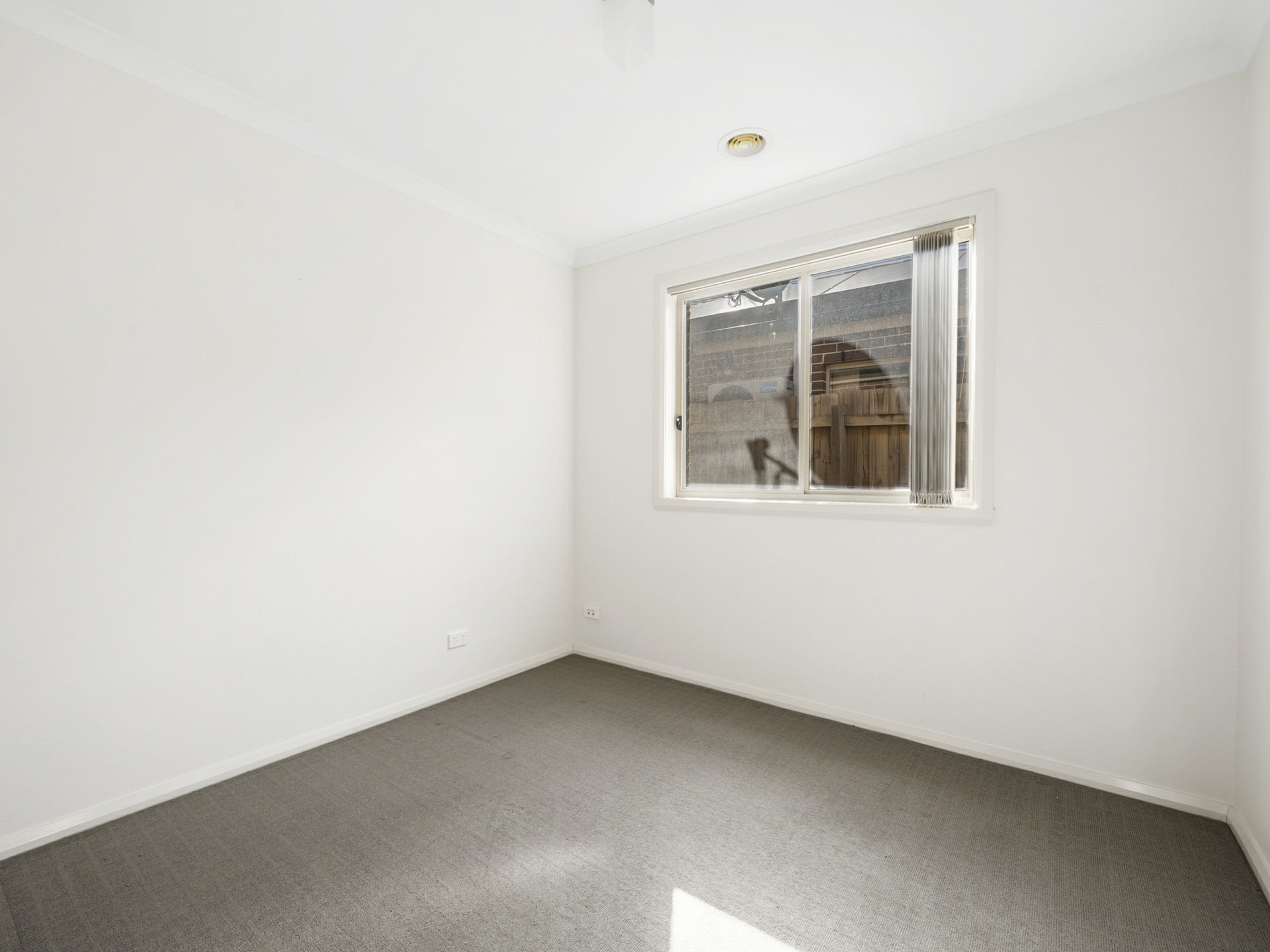 2/76 Westmeadows Lane — photo 10 of 12