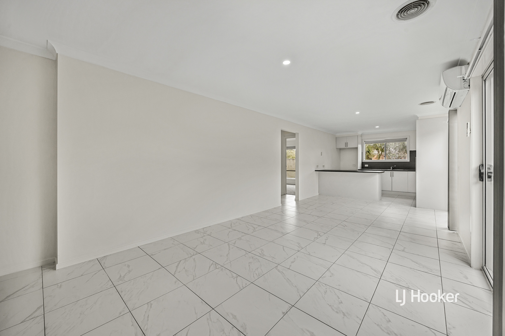 11 Grovedale Way — photo 8 of 13