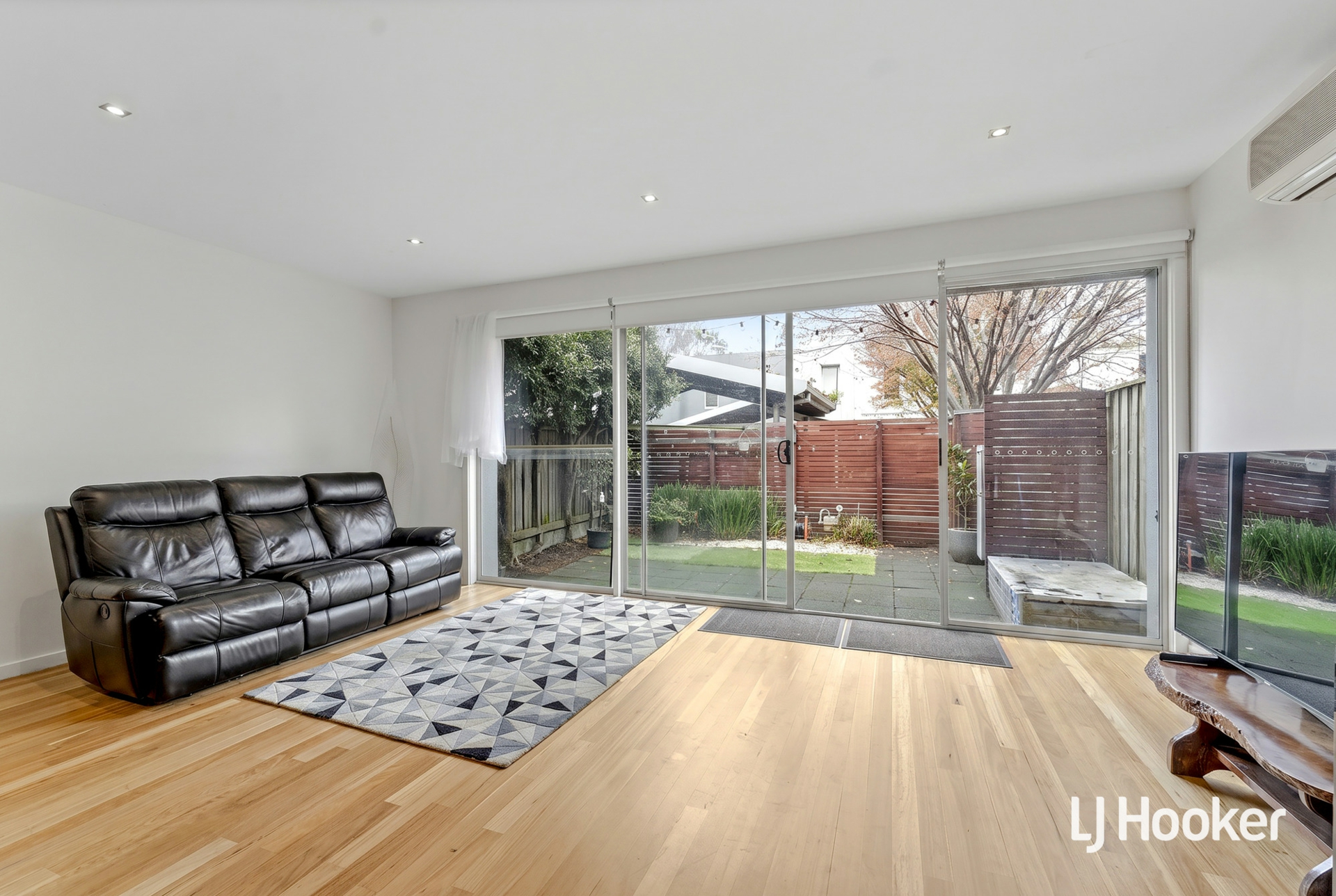 3/1 Johnston Street — photo 8 of 23