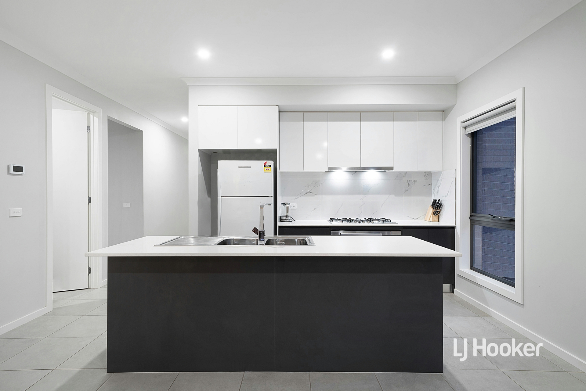 2 Irvine Avenue — photo 3 of 12