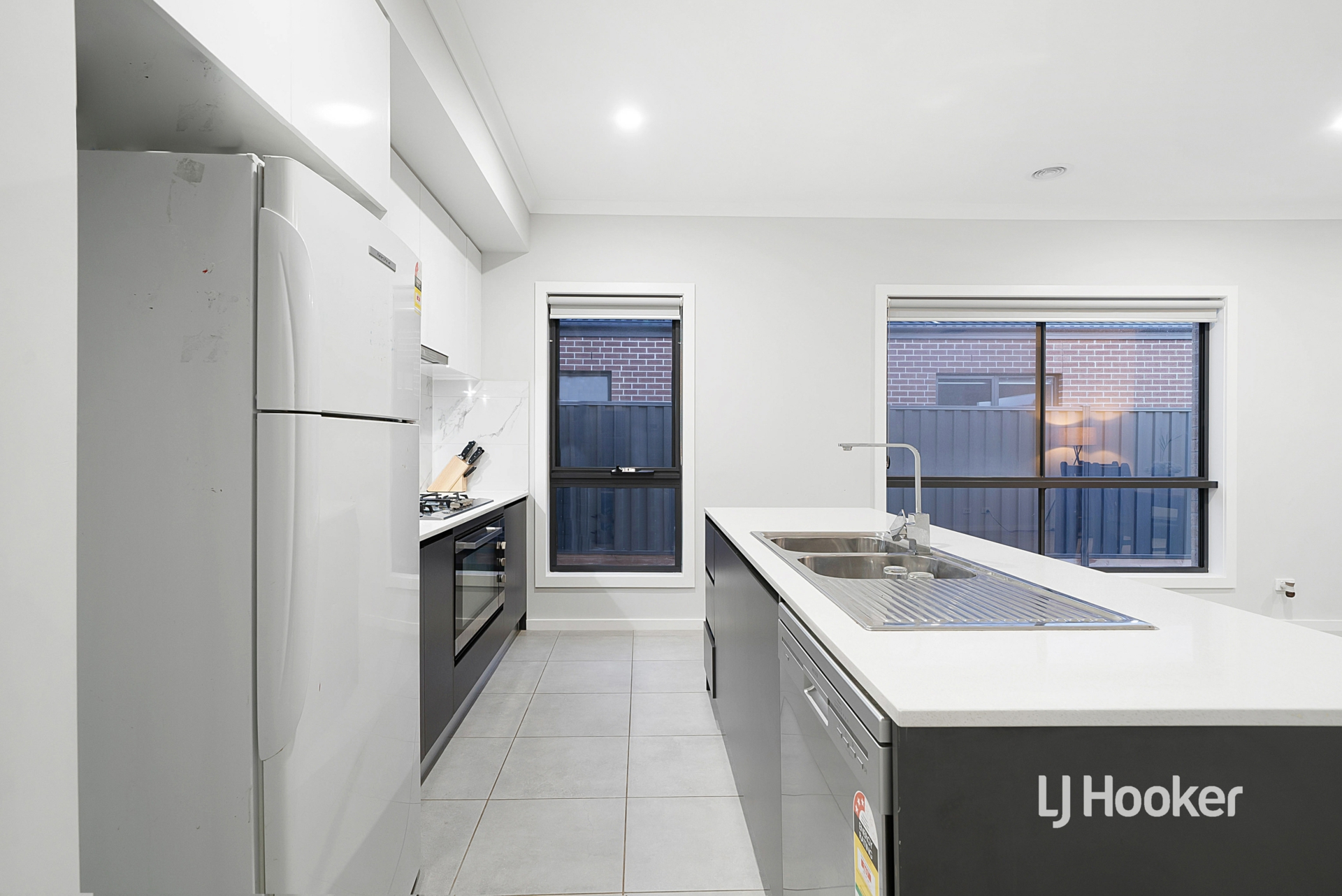 2 Irvine Avenue — photo 4 of 12