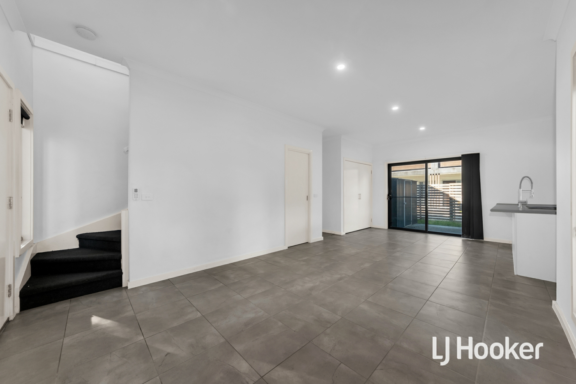 1 Dominic Road — photo 4 of 17