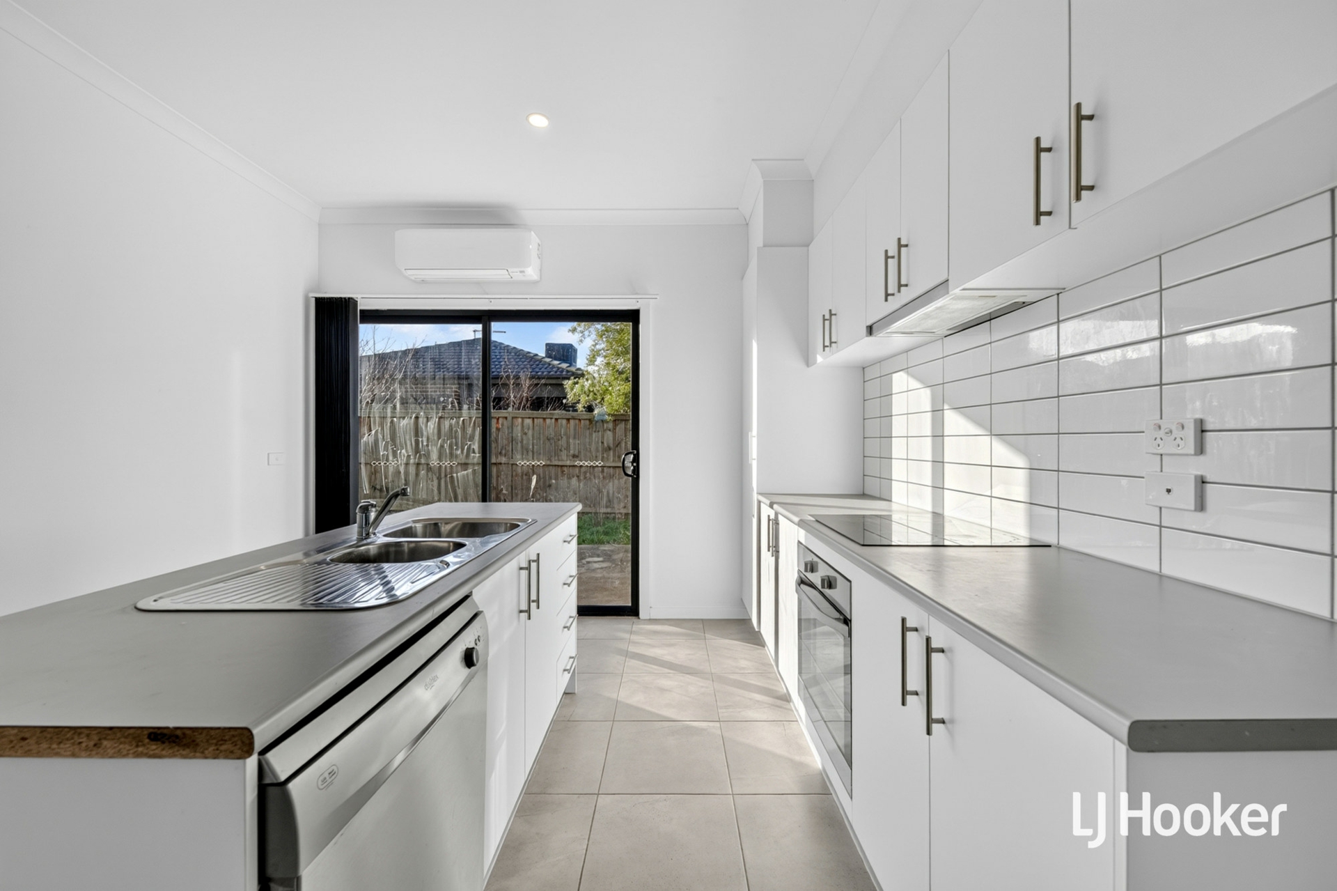 2/16 Chevron Street — photo 5 of 12